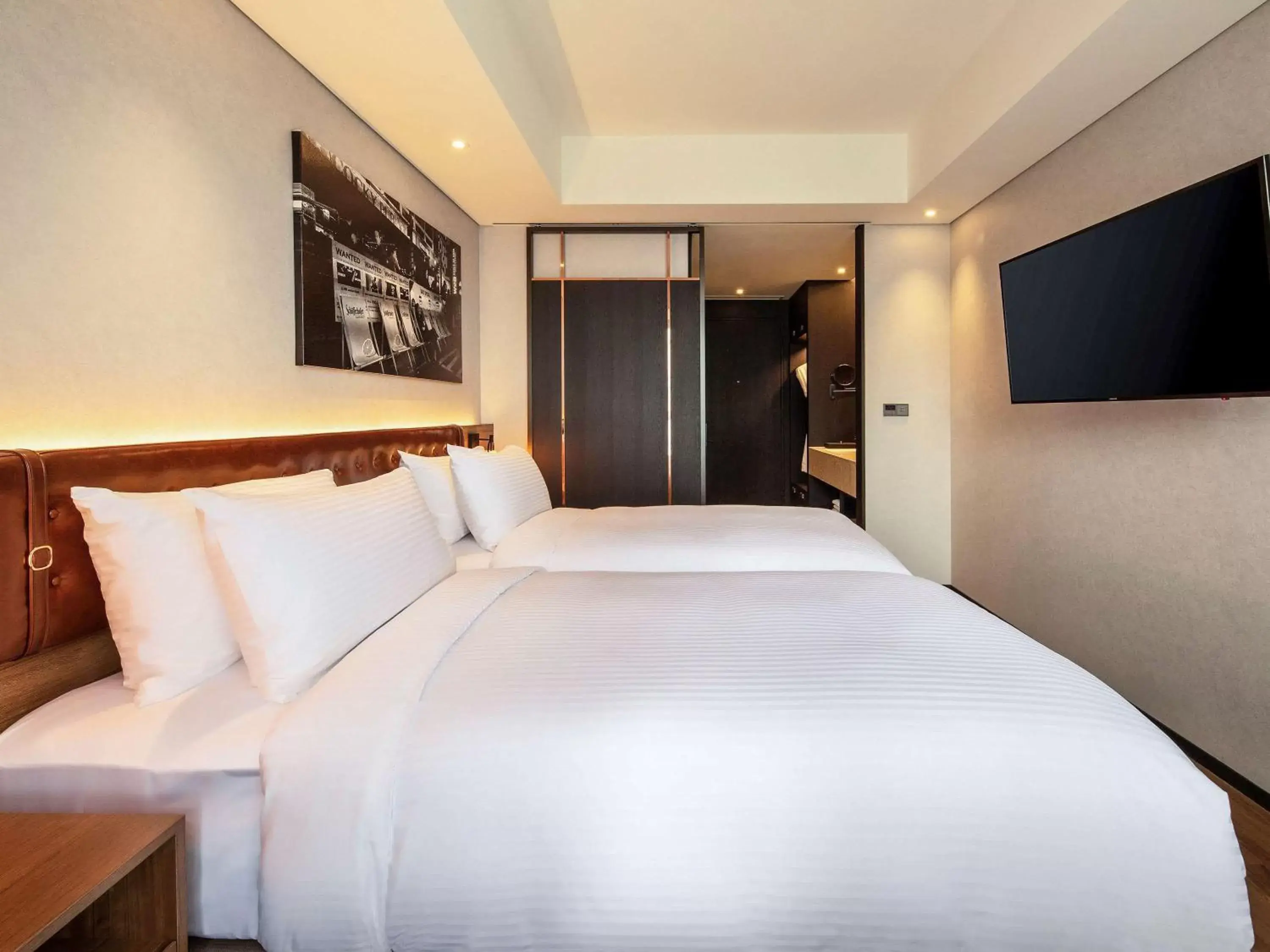 Photo of the whole room, Bed in Mercure Ambassador Seoul Hongdae