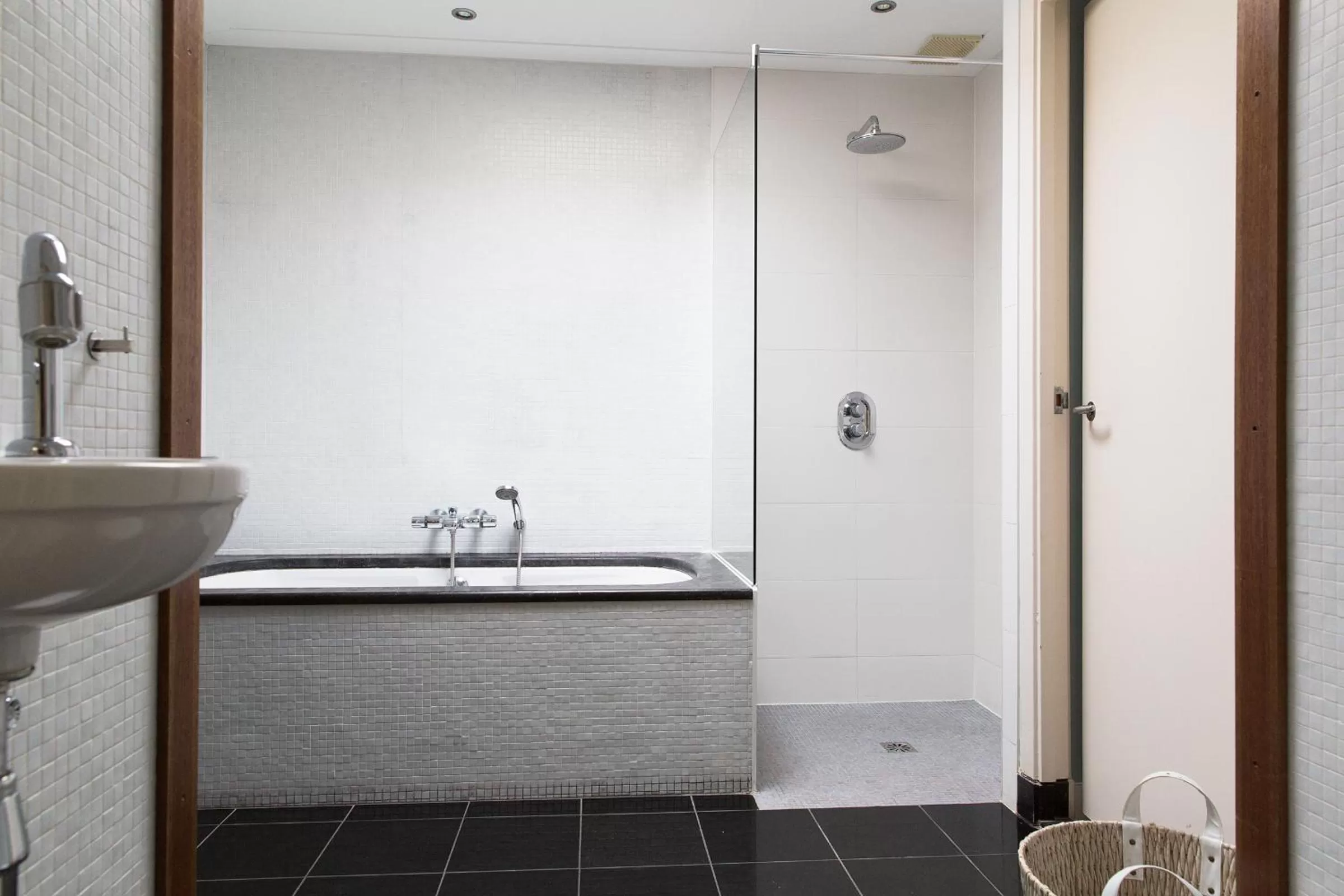 Bathroom in Marnix Top: 8P near Leidsche