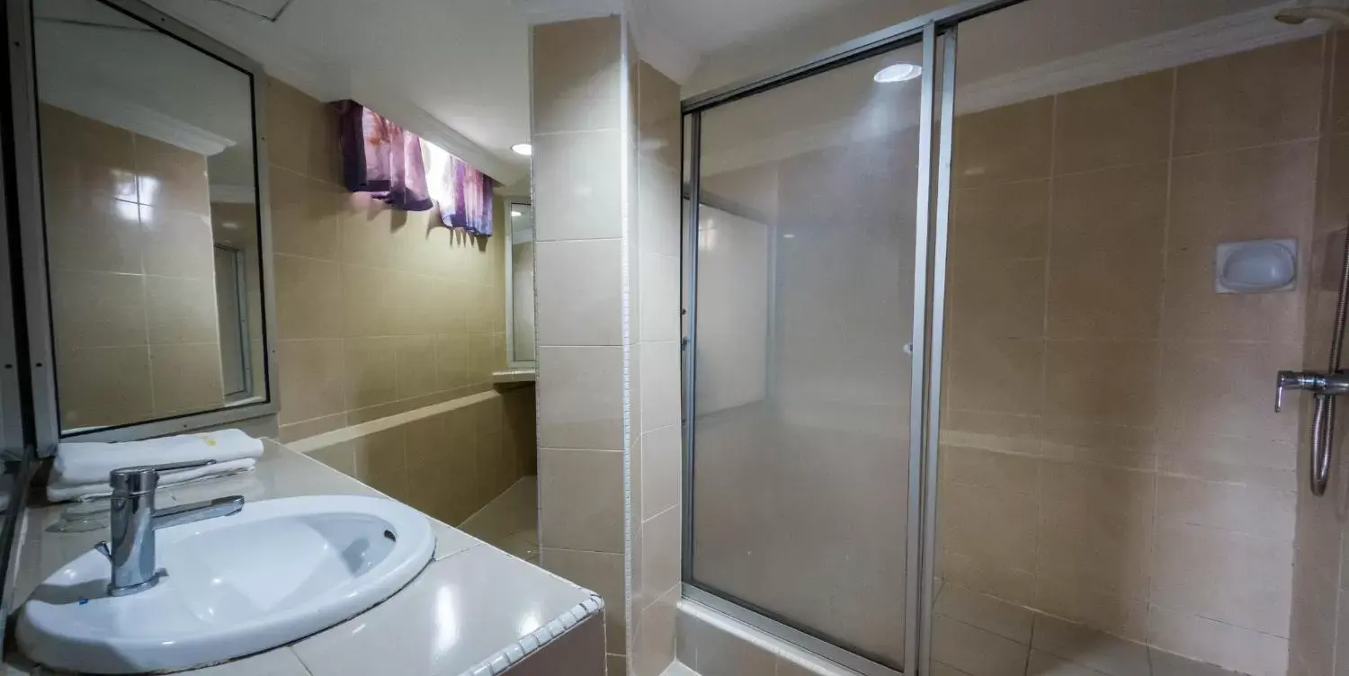 Bathroom in Miri Hotel