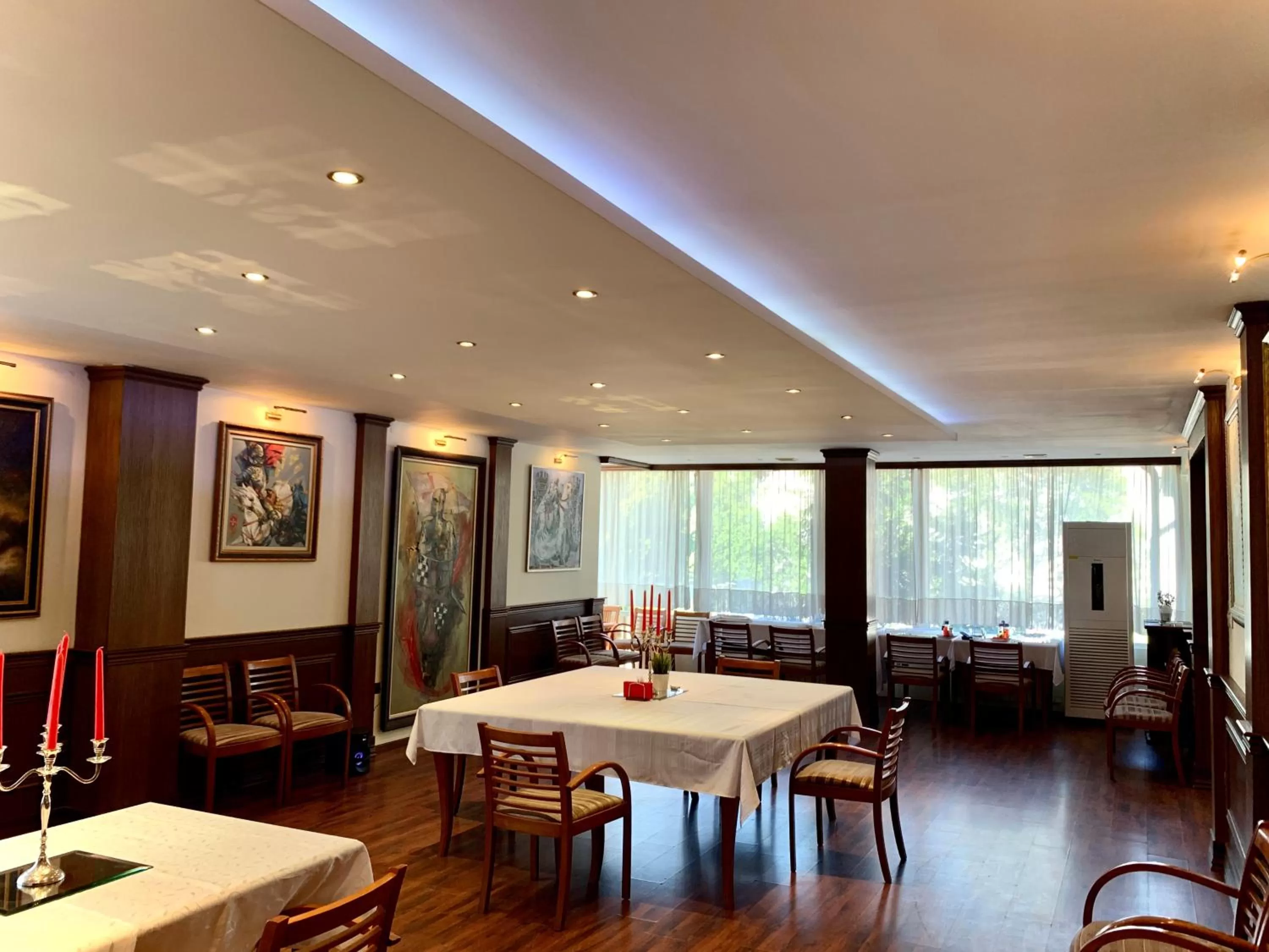 Restaurant/places to eat in CLUB 2008