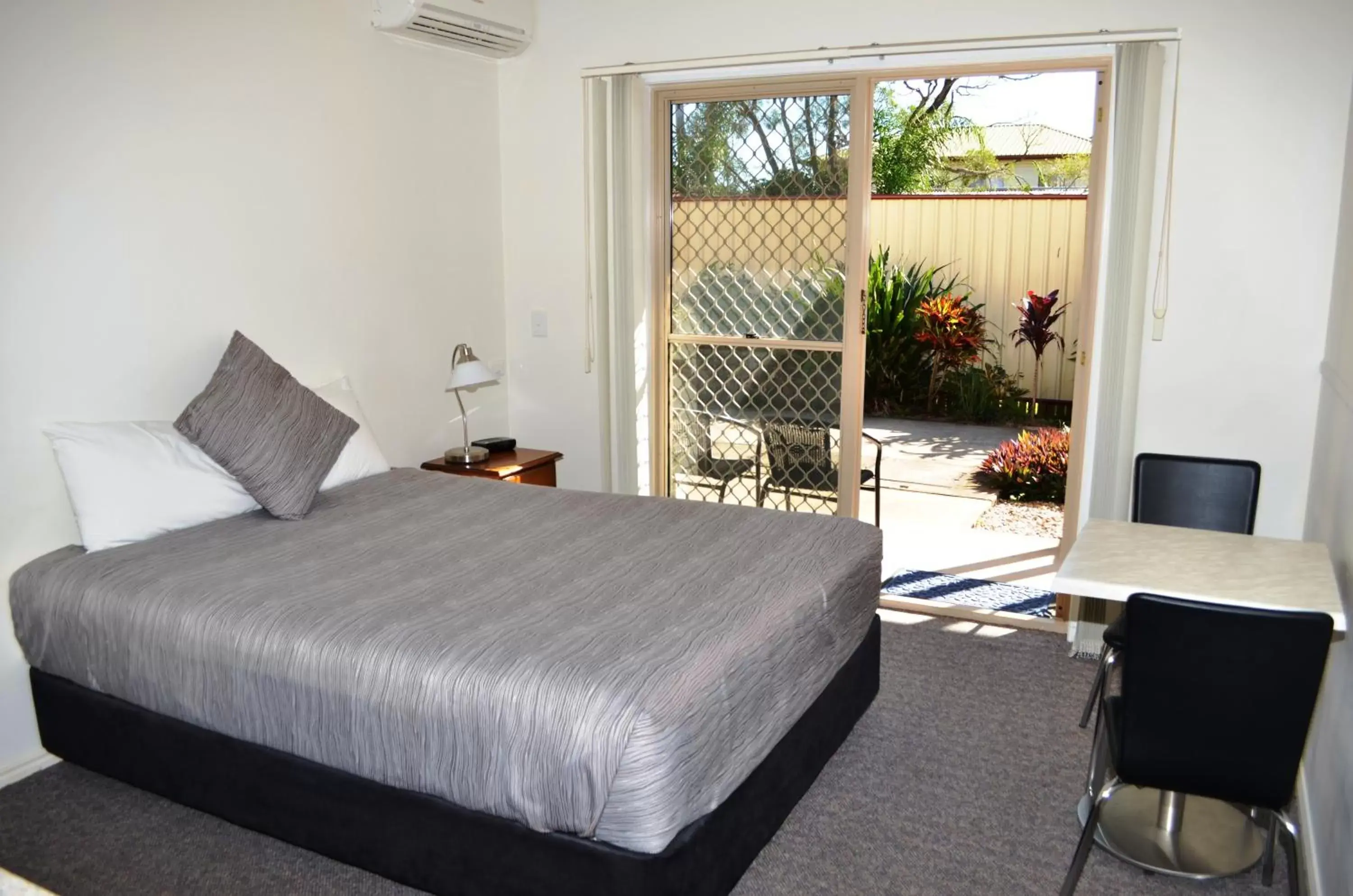 Bed in Redland Bay Motel