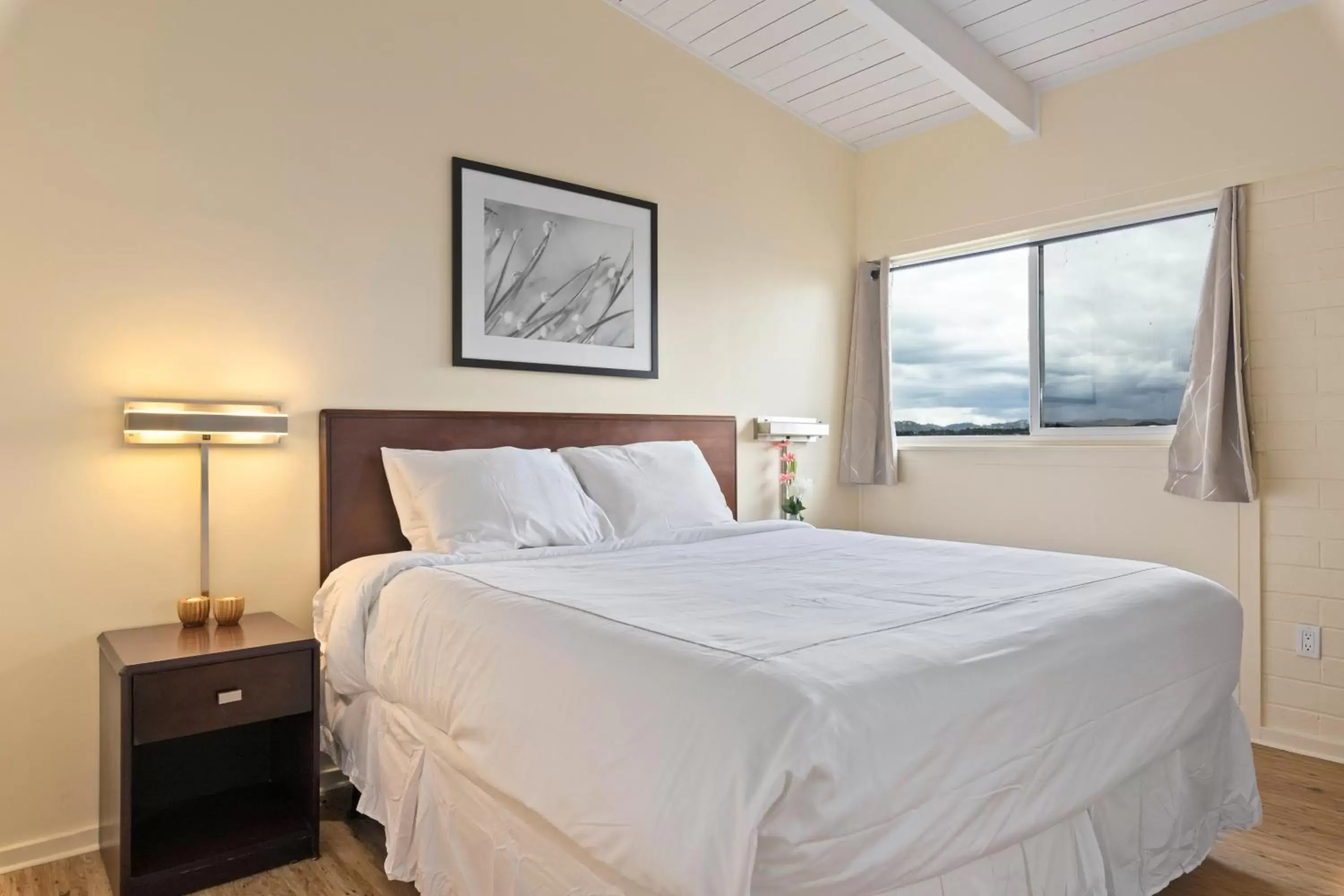 Bed in Konocti Harbor Resort