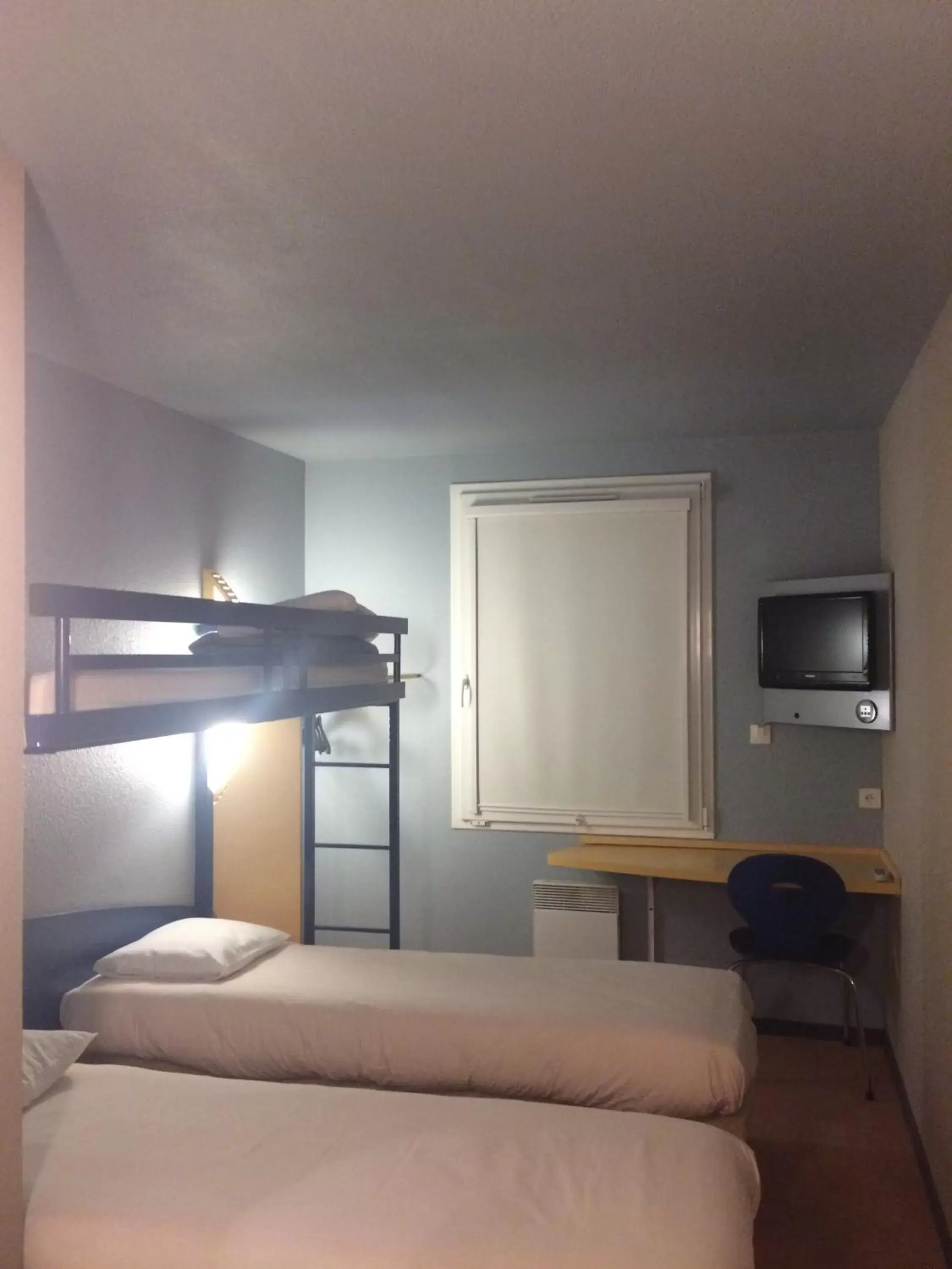 Bed, Bunk Bed in ibis budget Bar le Duc