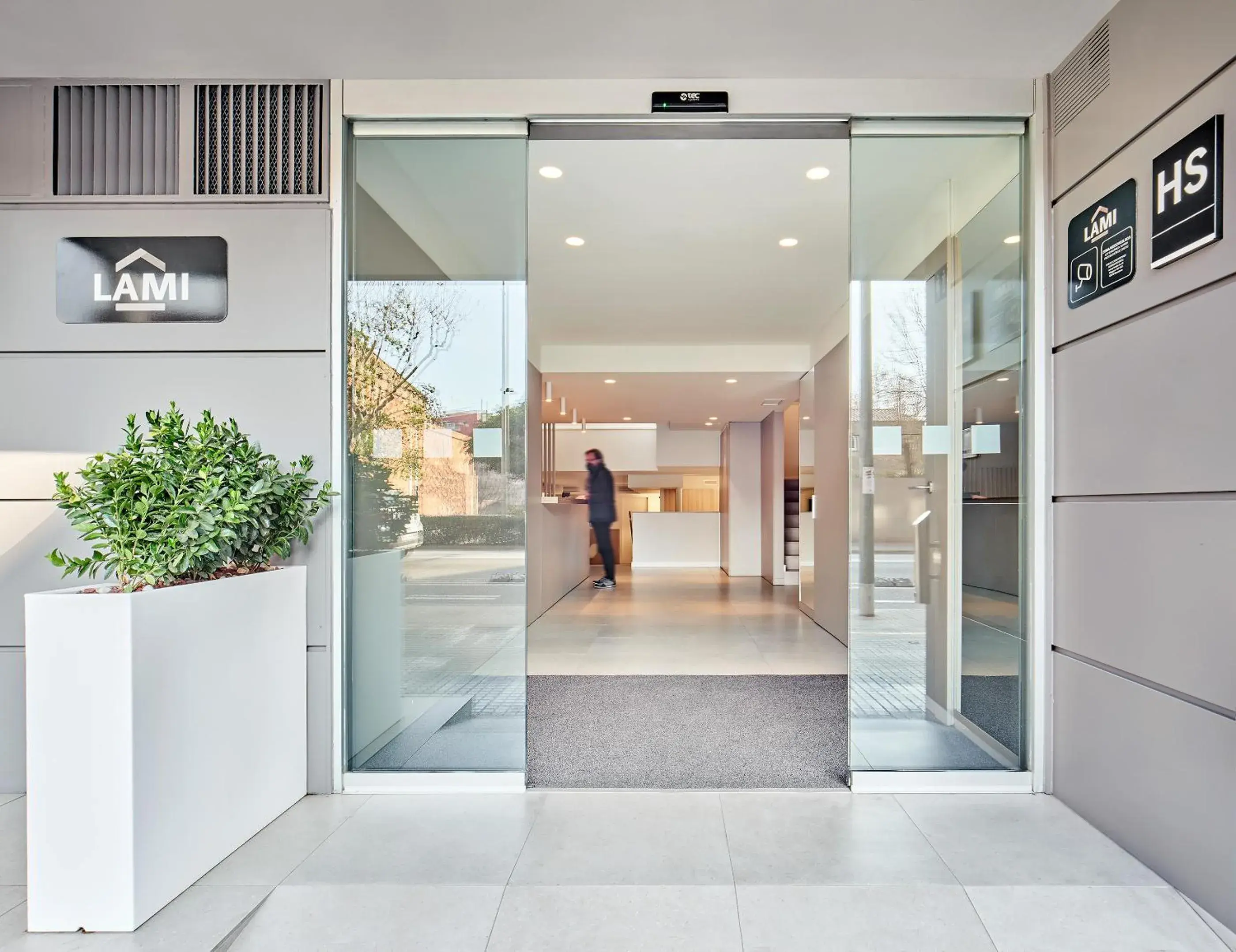 Facade/entrance in Hostal Lami Facade/entrance in Hostal Lami