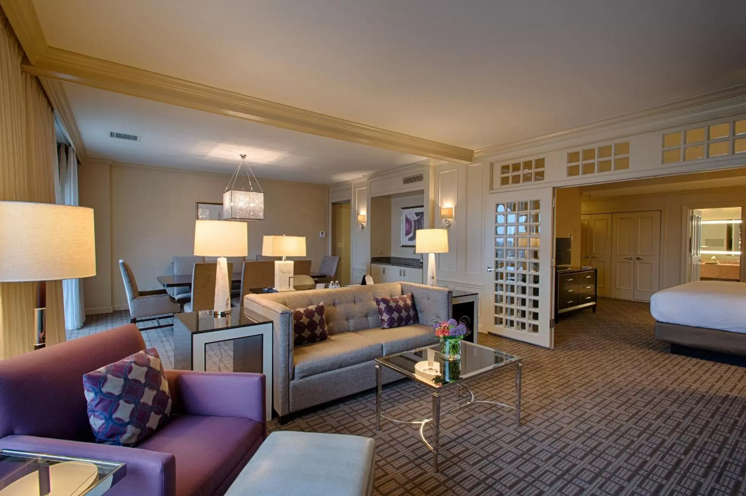 Living room, Seating Area in The Royal Sonesta Harbor Court Baltimore