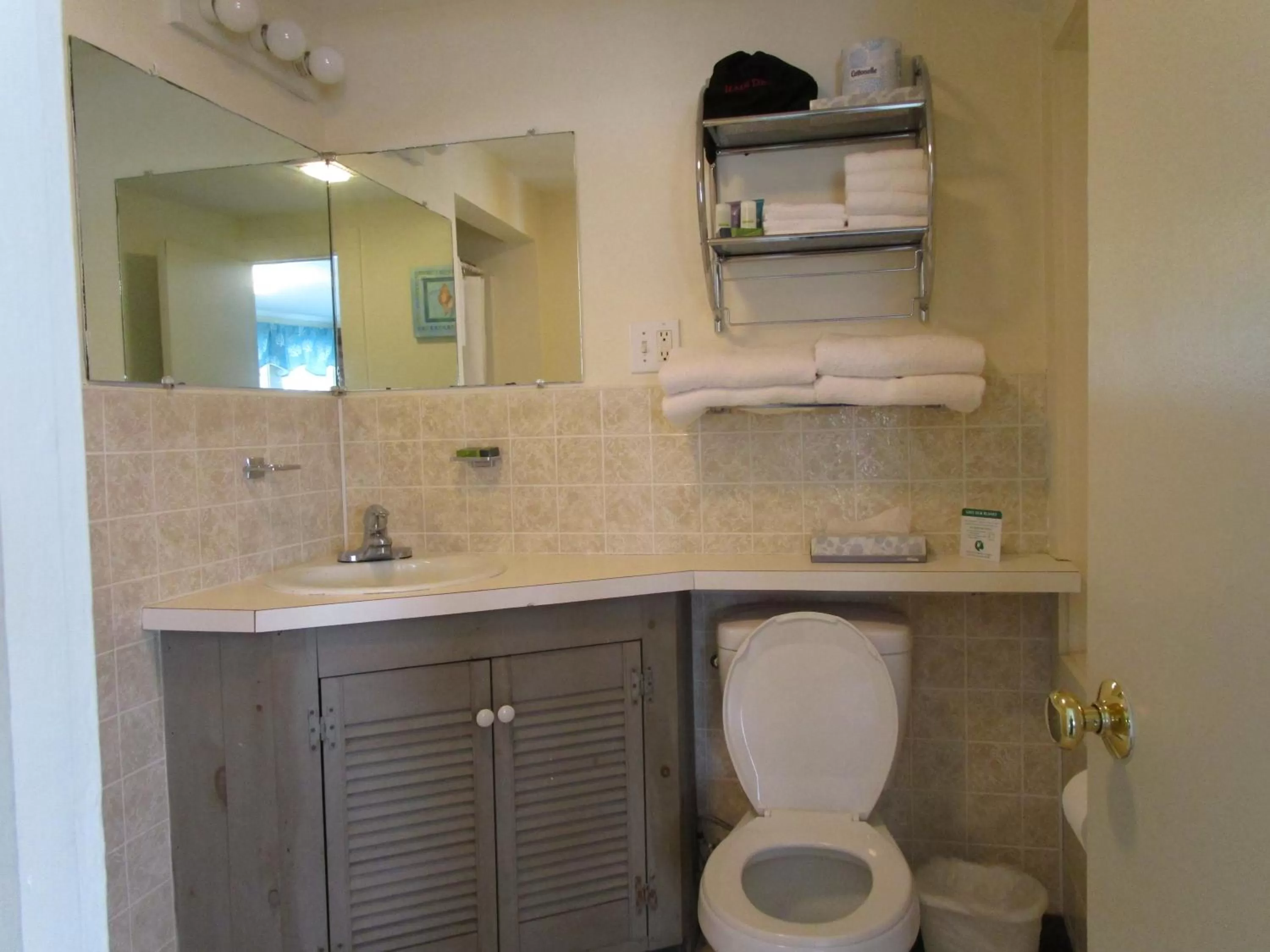 Shea's Riverside Inn & Motel