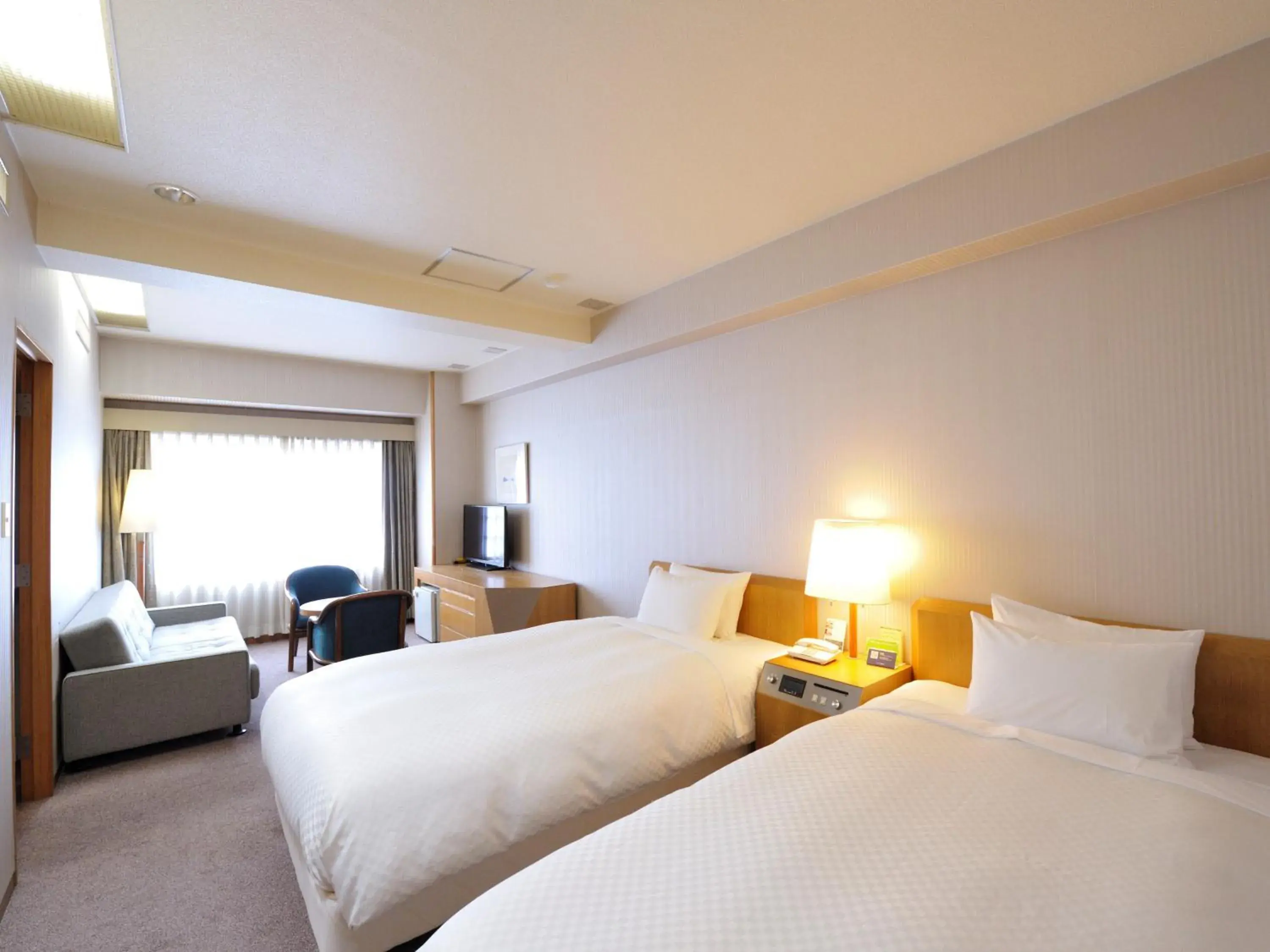 Deluxe Twin Room in Court Hotel Fukuoka Tenjin