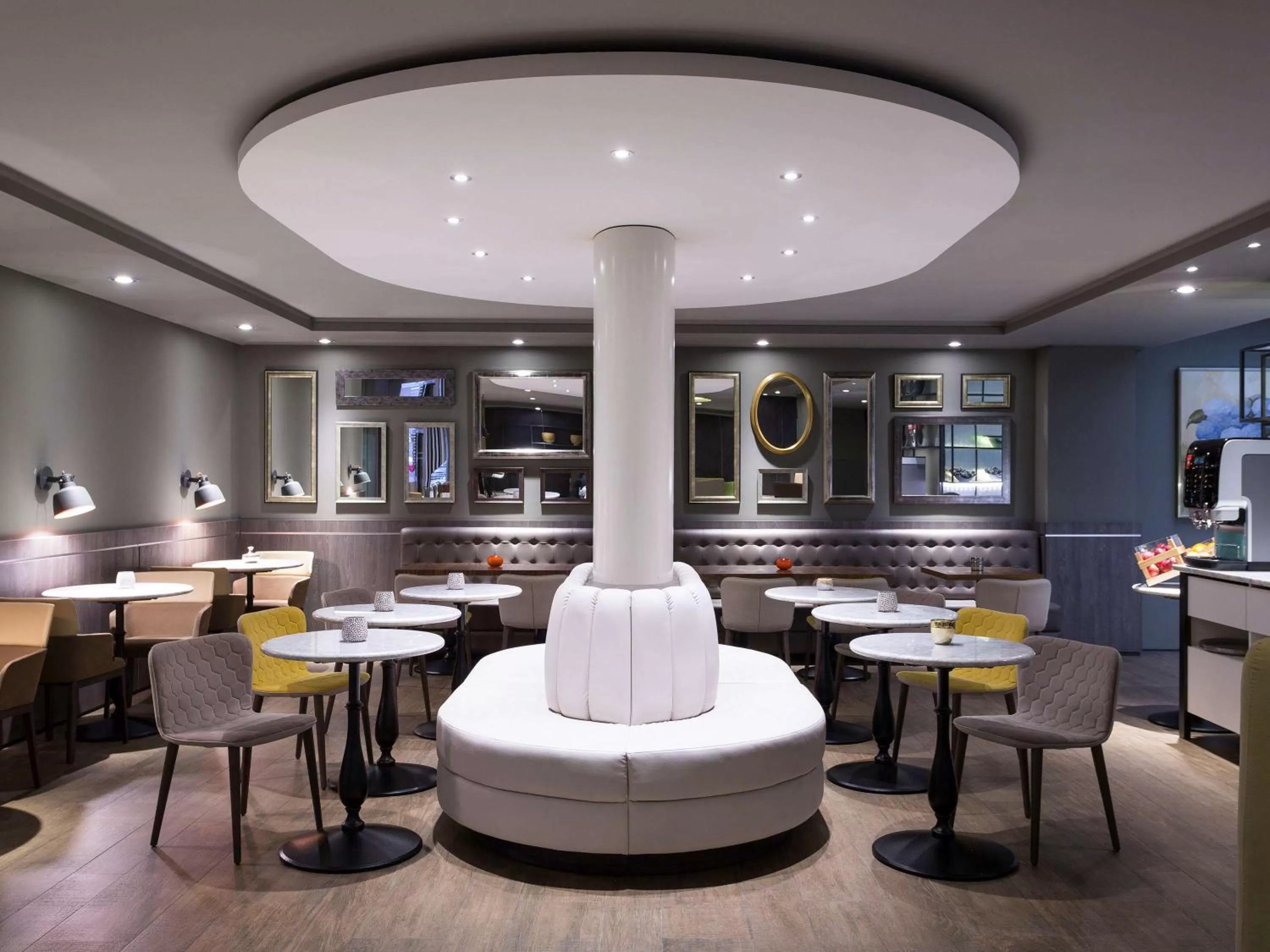 Property building in Mercure Madrid Centro