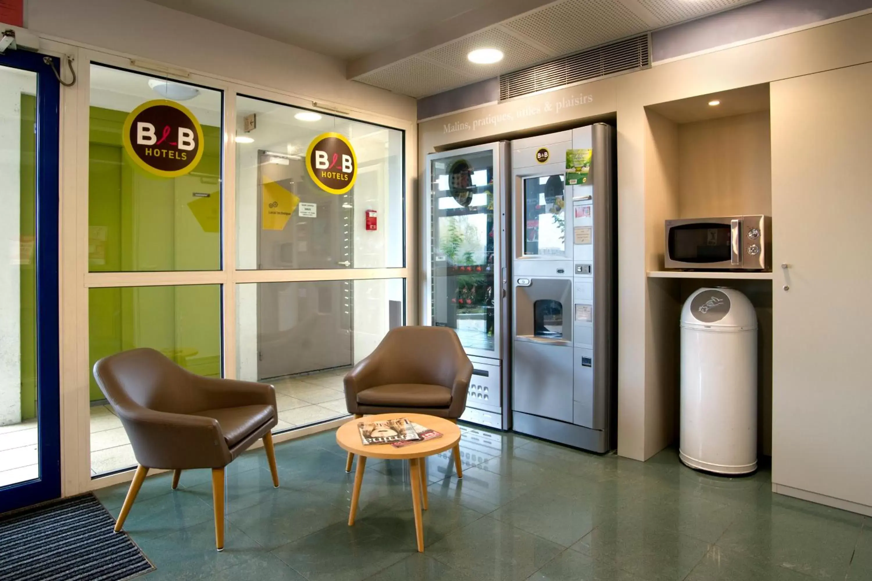 Lobby or reception in B&B HOTEL Moulins