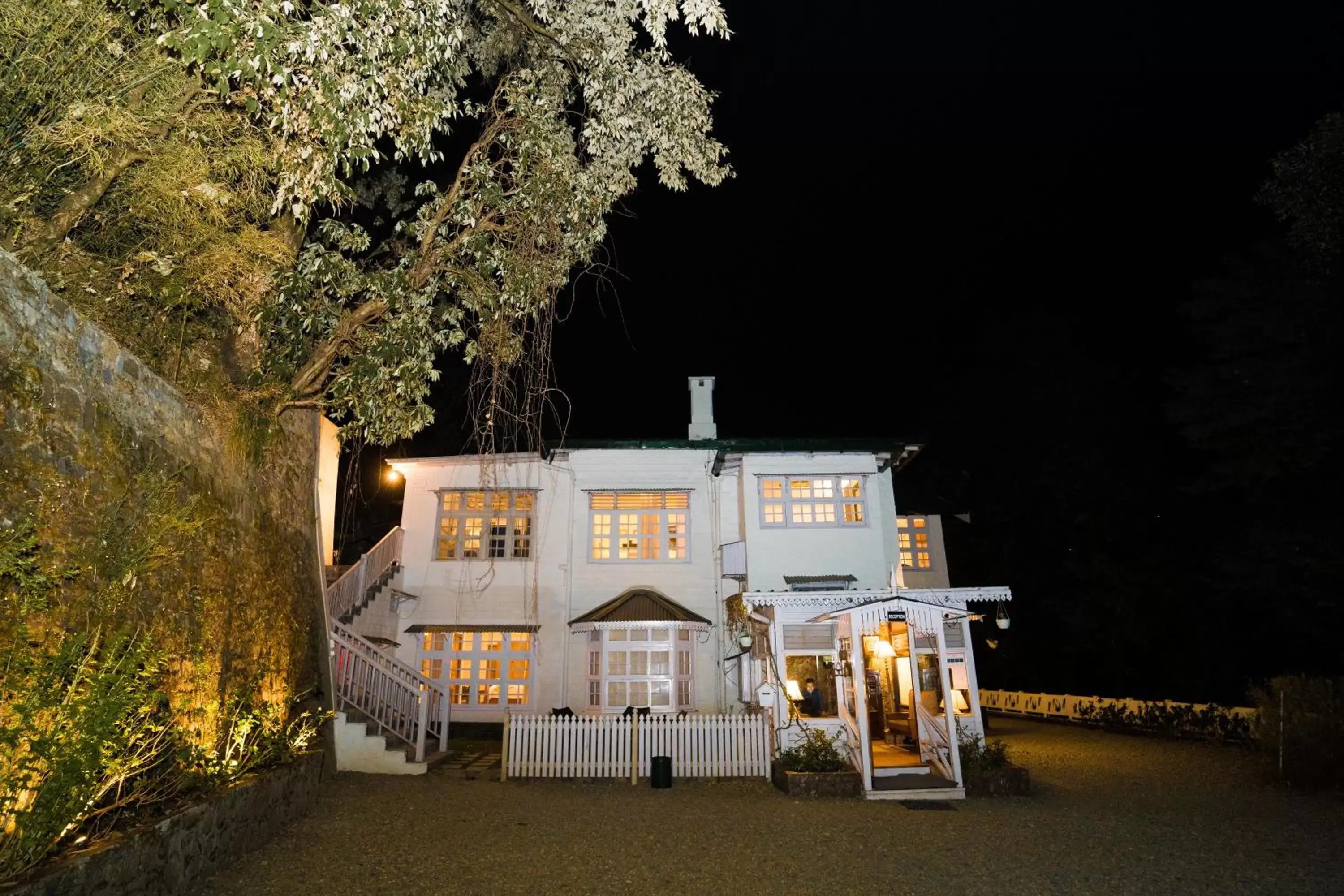 Property Building in Bhikampur Lodge By Howard Property Building in Bhikampur Lodge By Howard