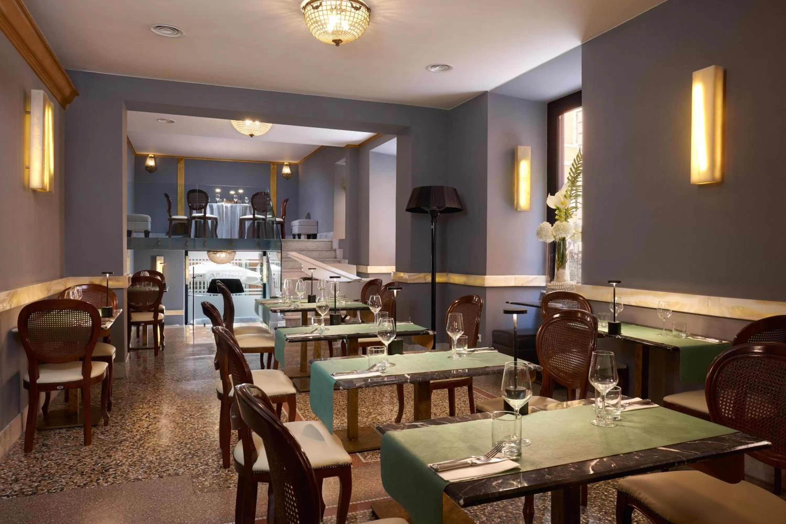 Restaurant/places to eat in Golden Tulip Rome Piram