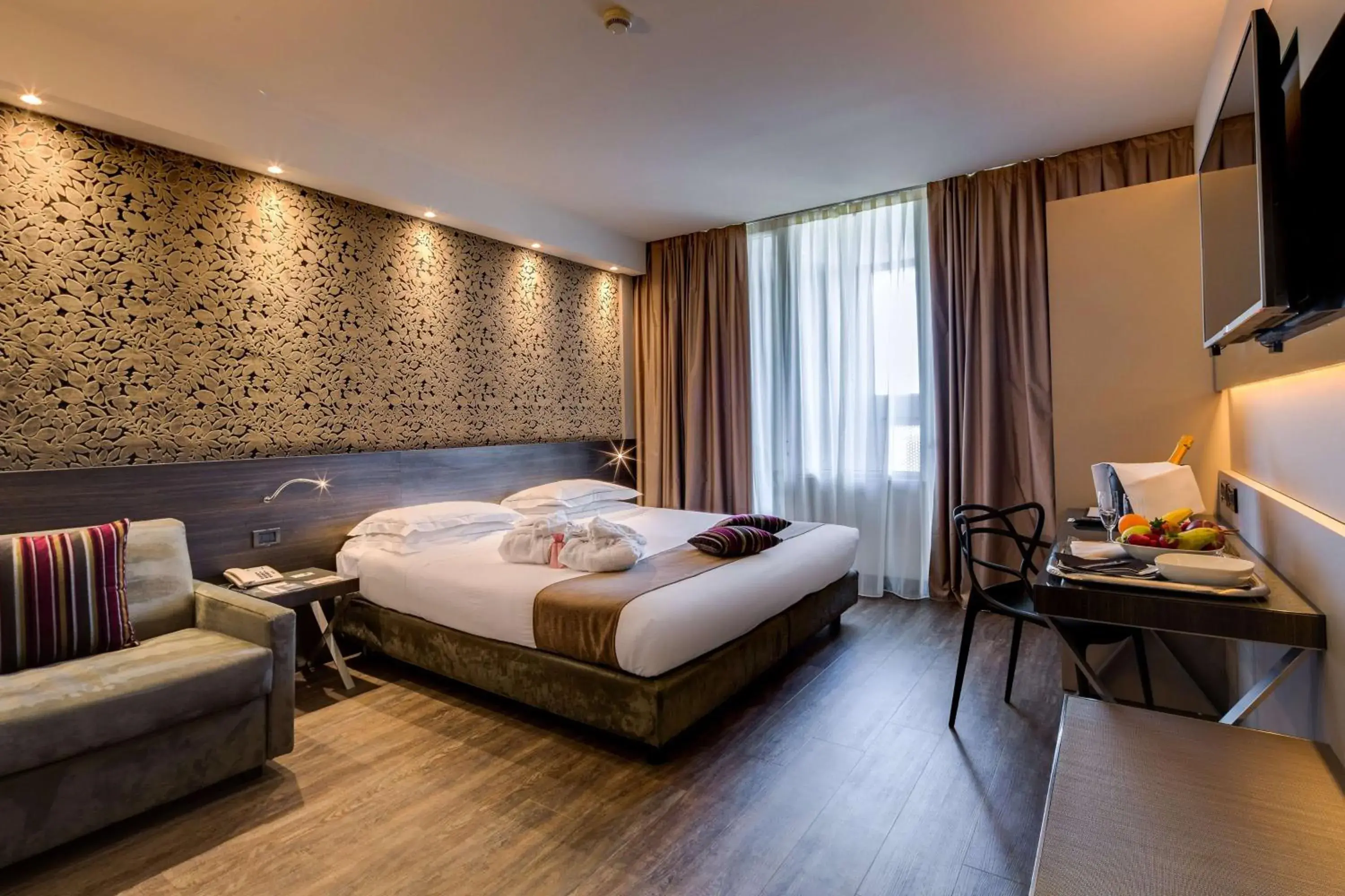Bedroom in Best Western Plus Hotel Farnese