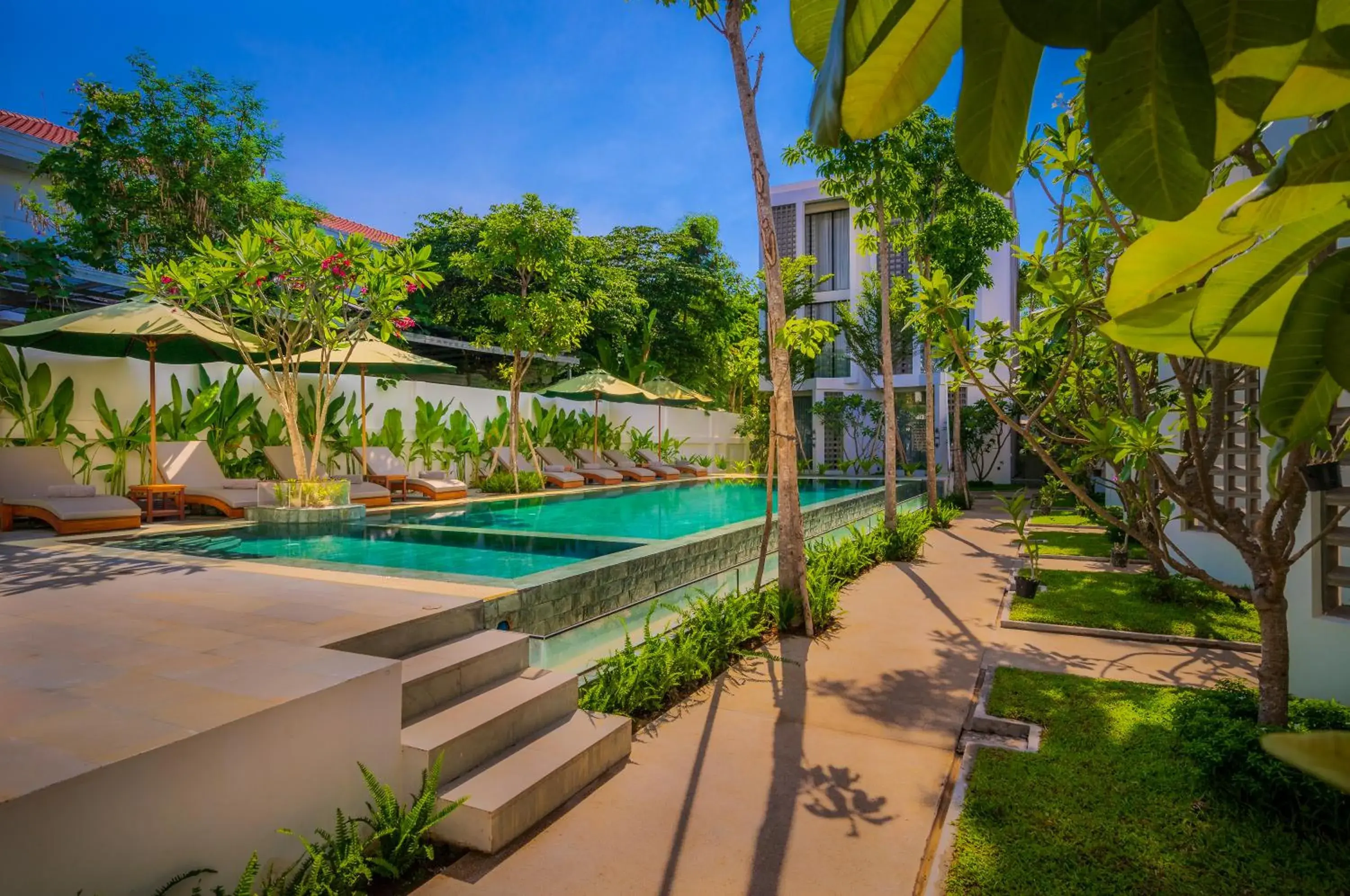 Garden, Swimming Pool in Phka Chan Hotel