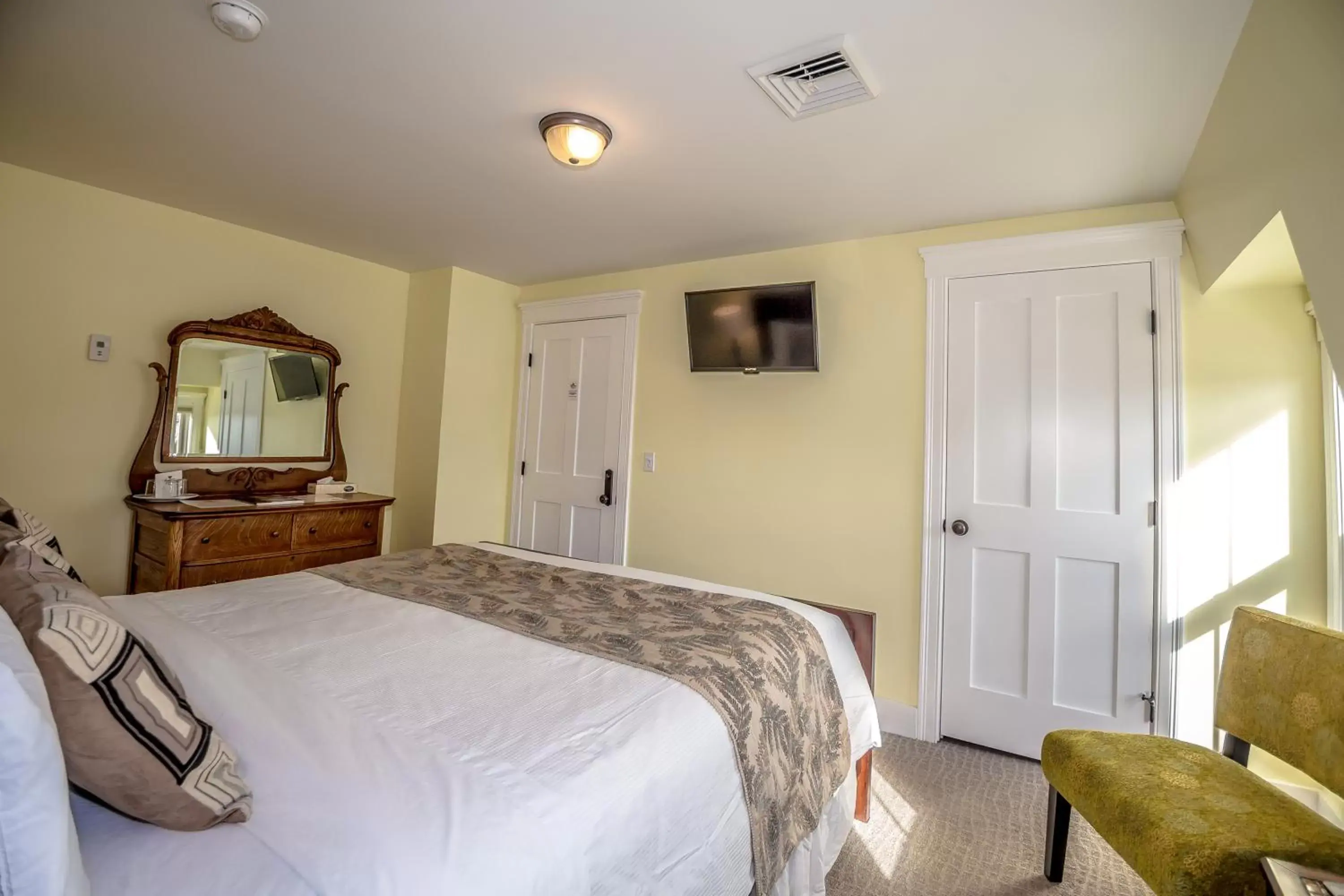 Two Room Suite in Cranmore Inn and Suites, a North Conway boutique hotel