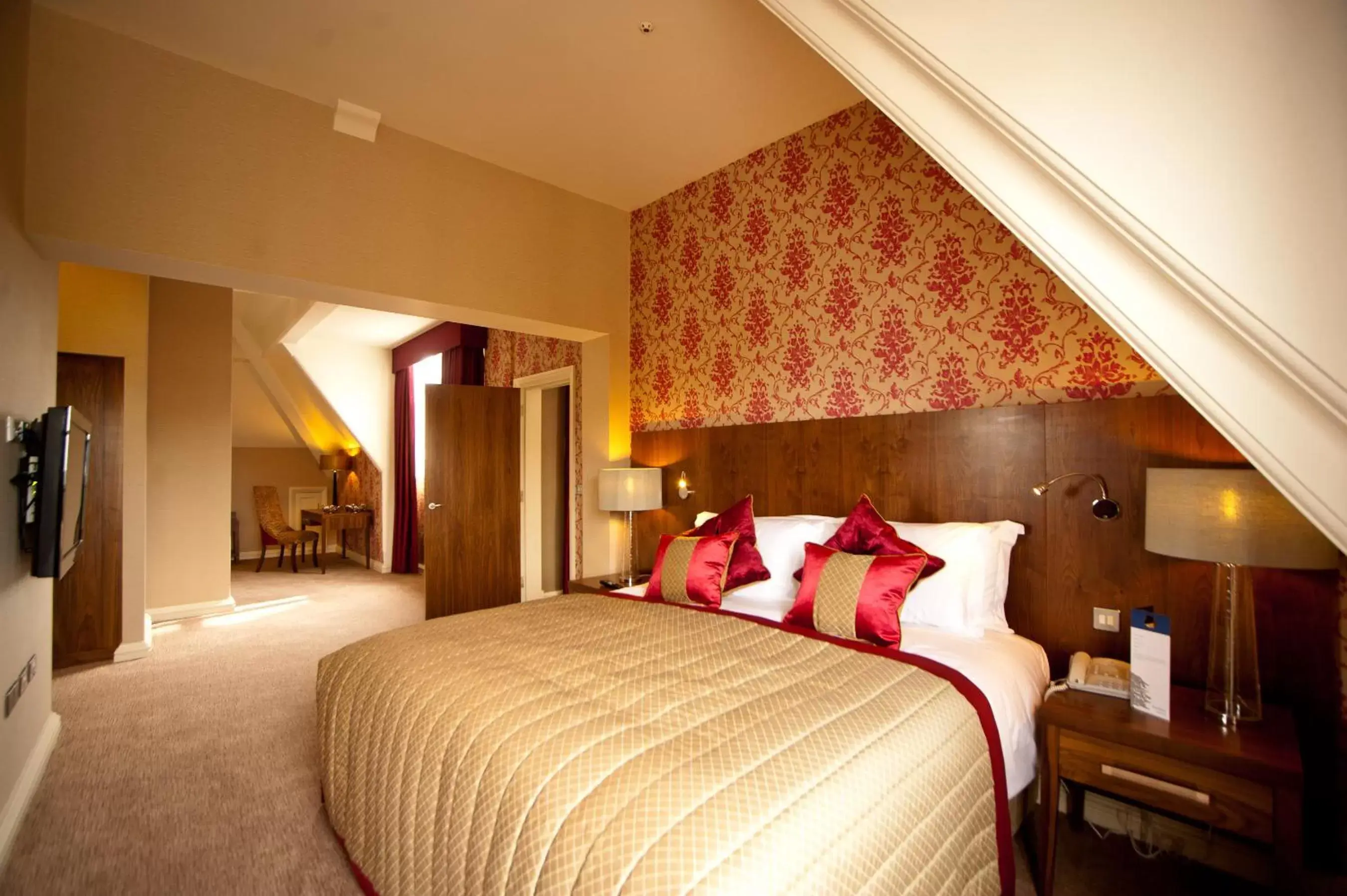 Photo of the whole room, Bed in The Grand, York