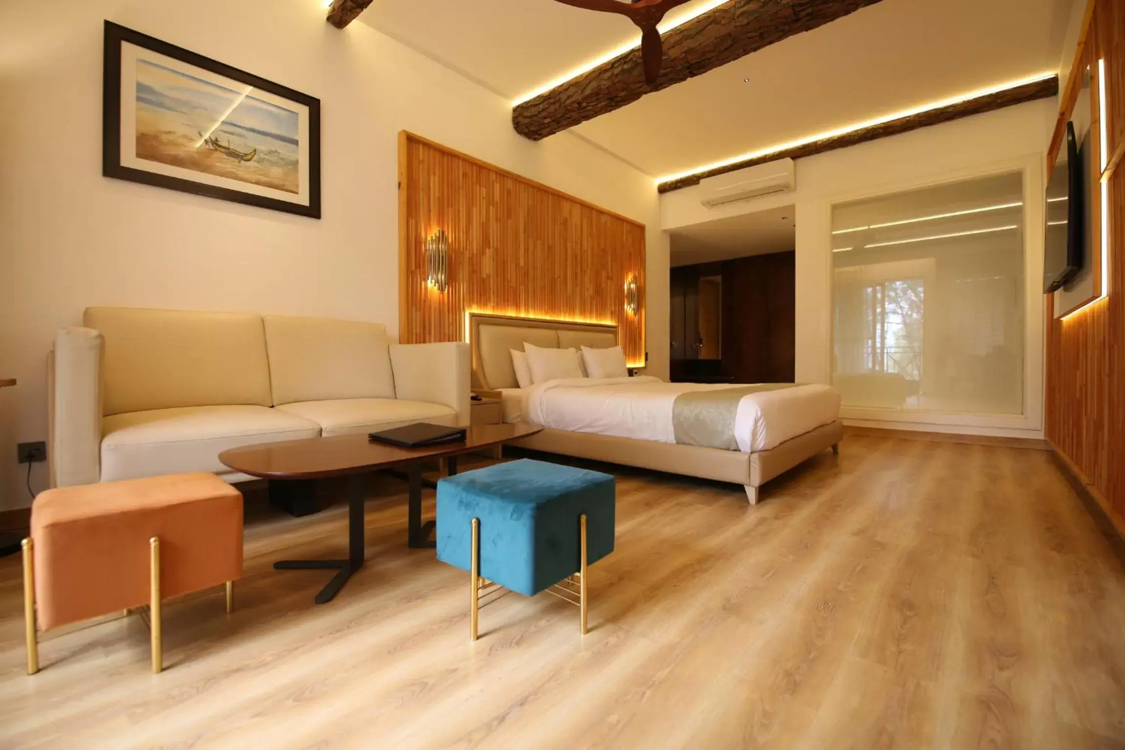 Bedroom, Seating Area in Kasauli Hills Resort