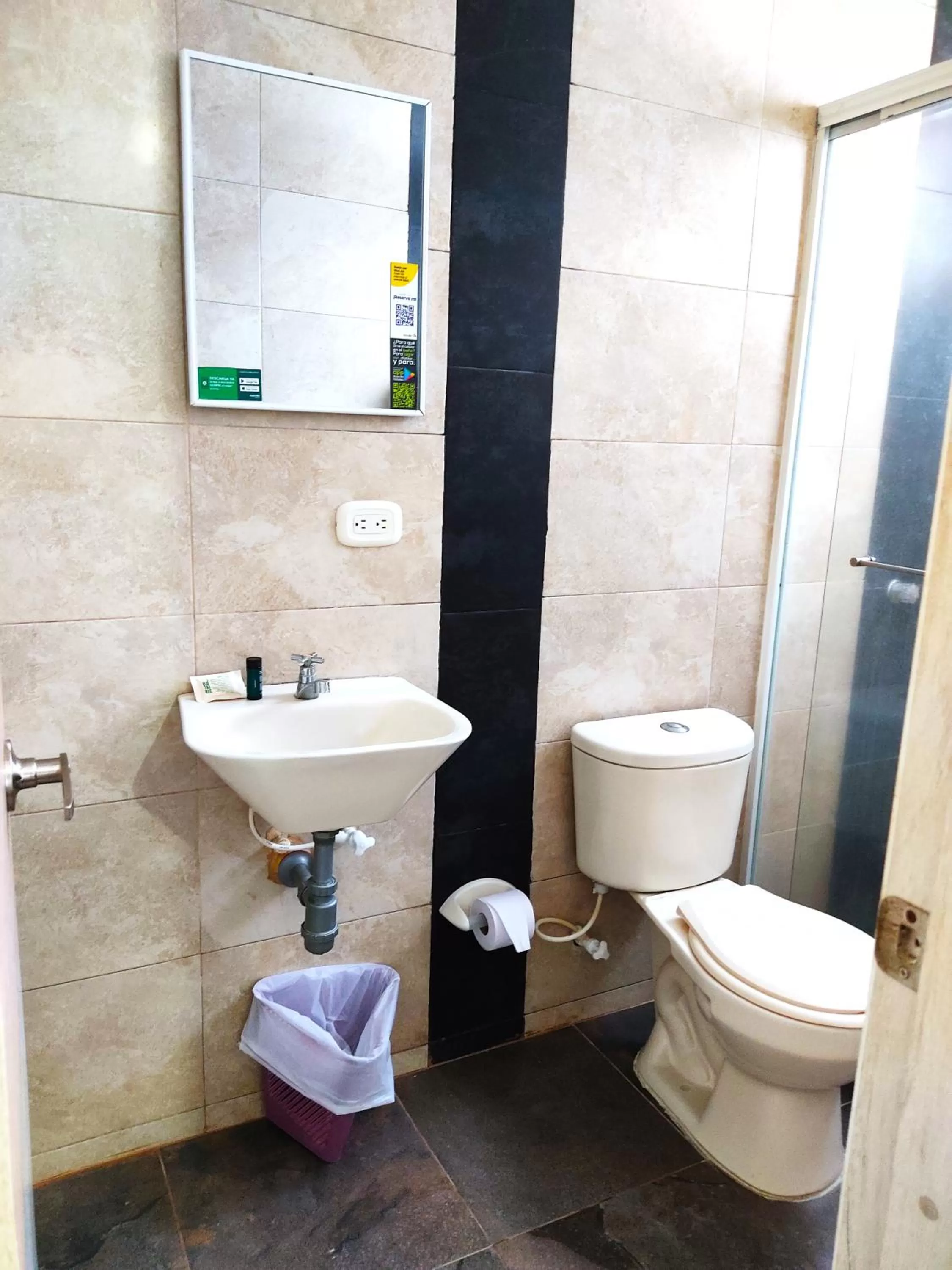 Shower, Bathroom in Aw Hotel Palm Bay Bello Horizonte