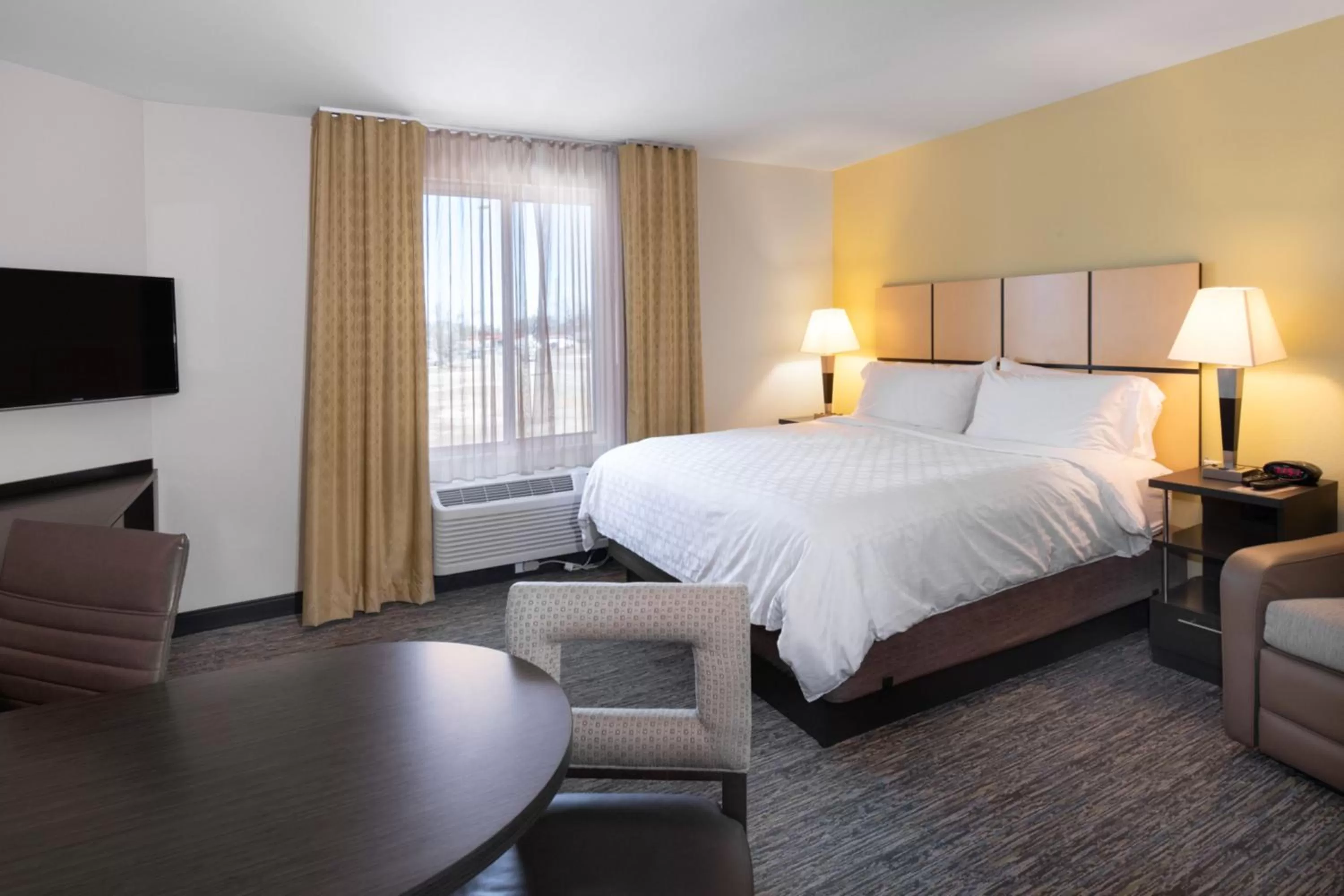 Photo of the whole room, Bed in Candlewood Suites Enid by IHG