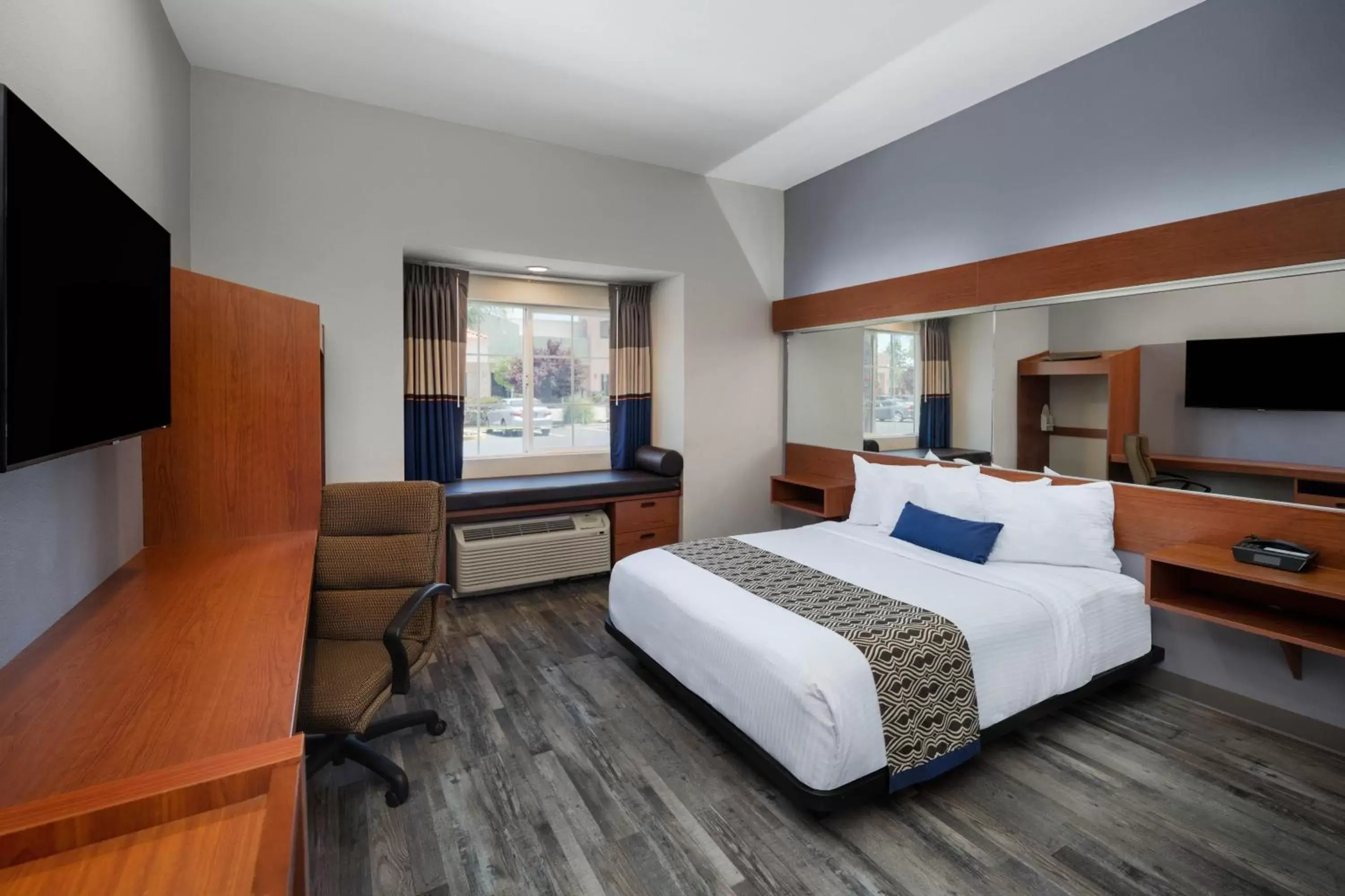 Bedroom, Bed in Microtel Inn & Suites by Wyndham Tracy