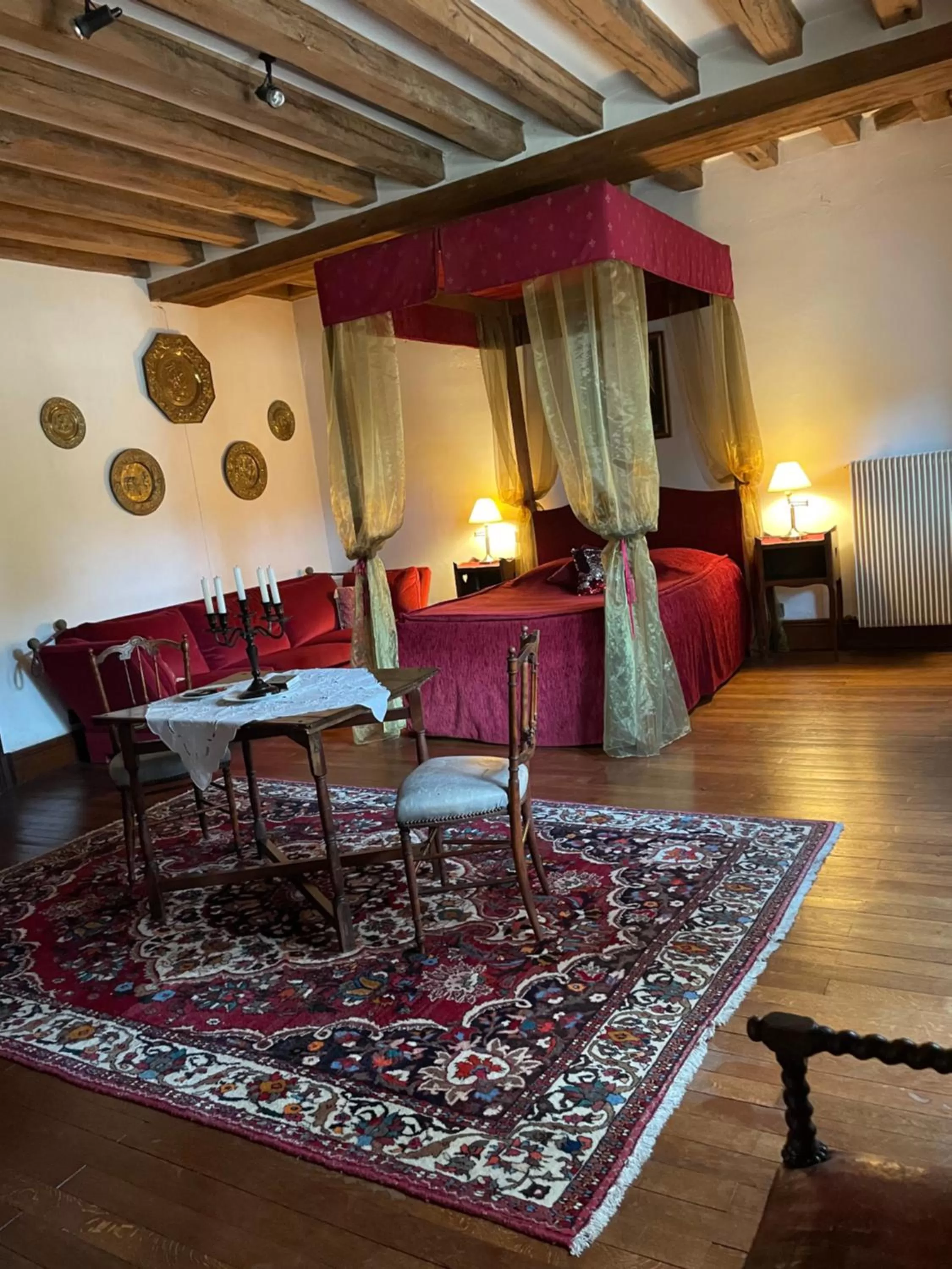 Bed, Seating Area in Manoir de la Rémonière
