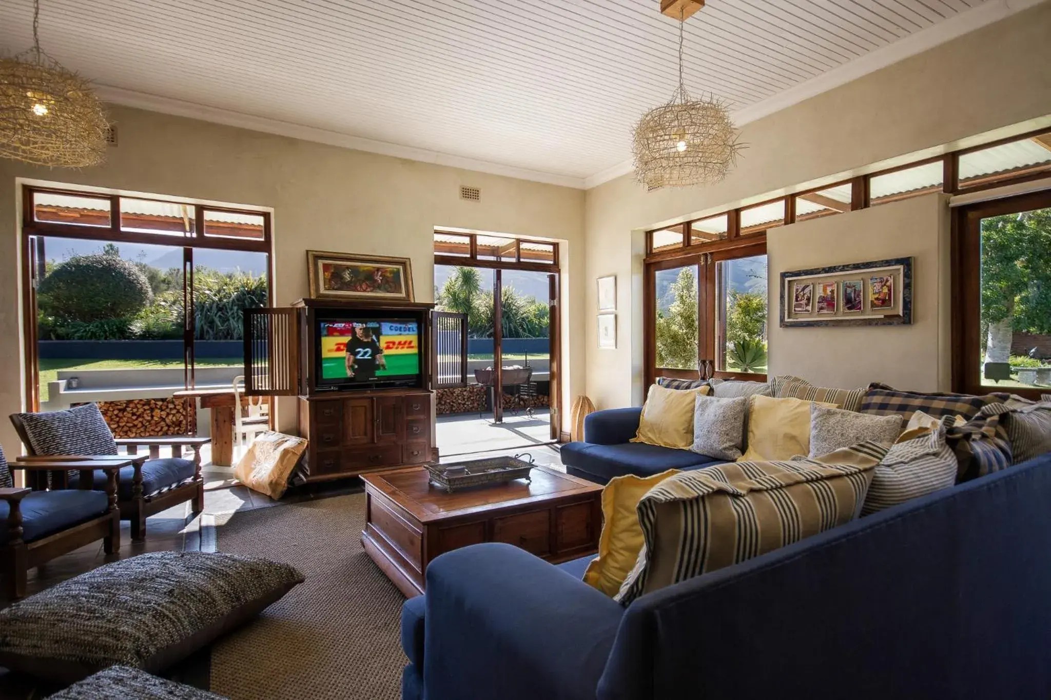 TV and multimedia, Seating Area in A Hilltop Country Retreat