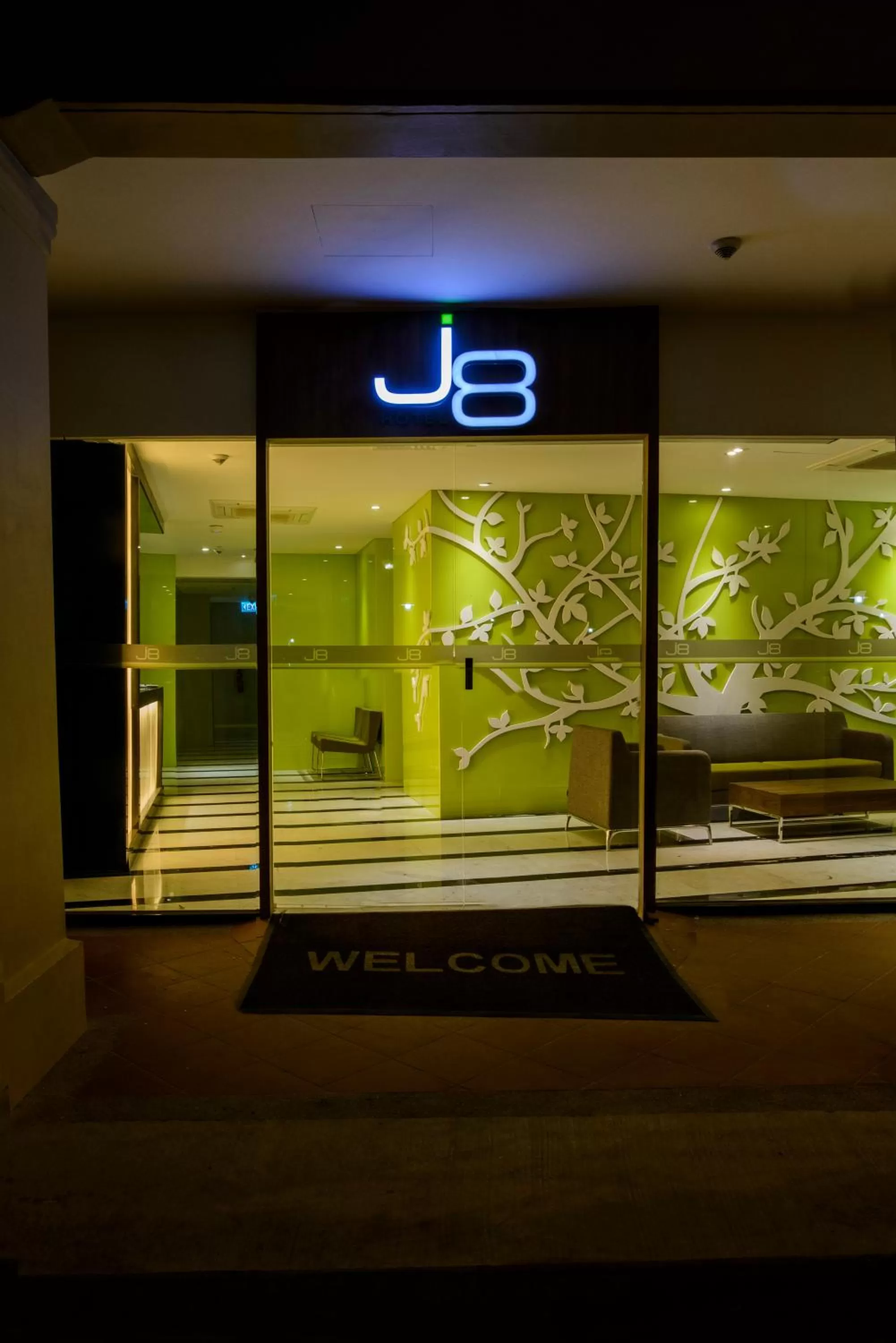 Facade/entrance in J8 Hotel