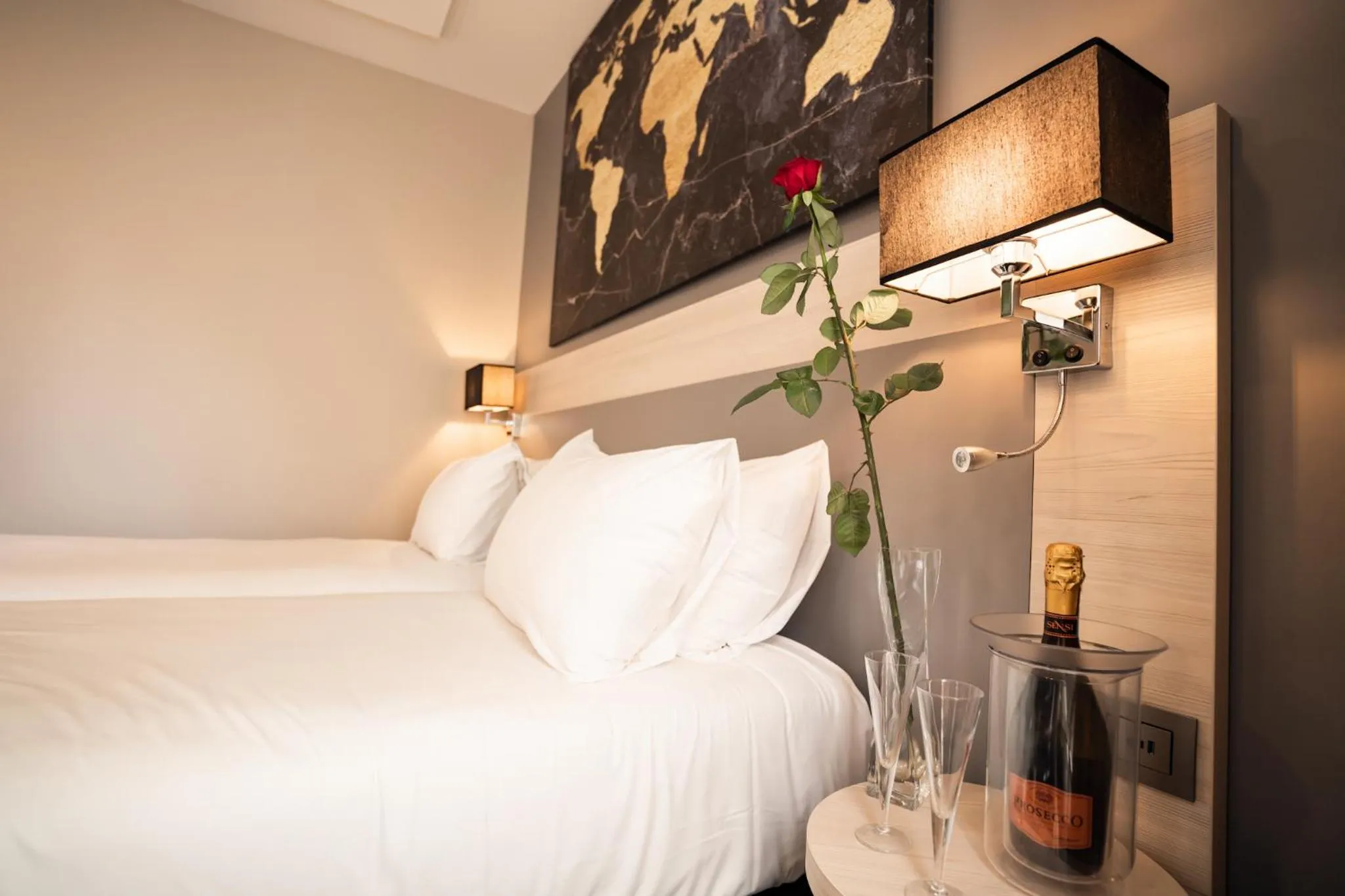 Bed in Hôtel Univers