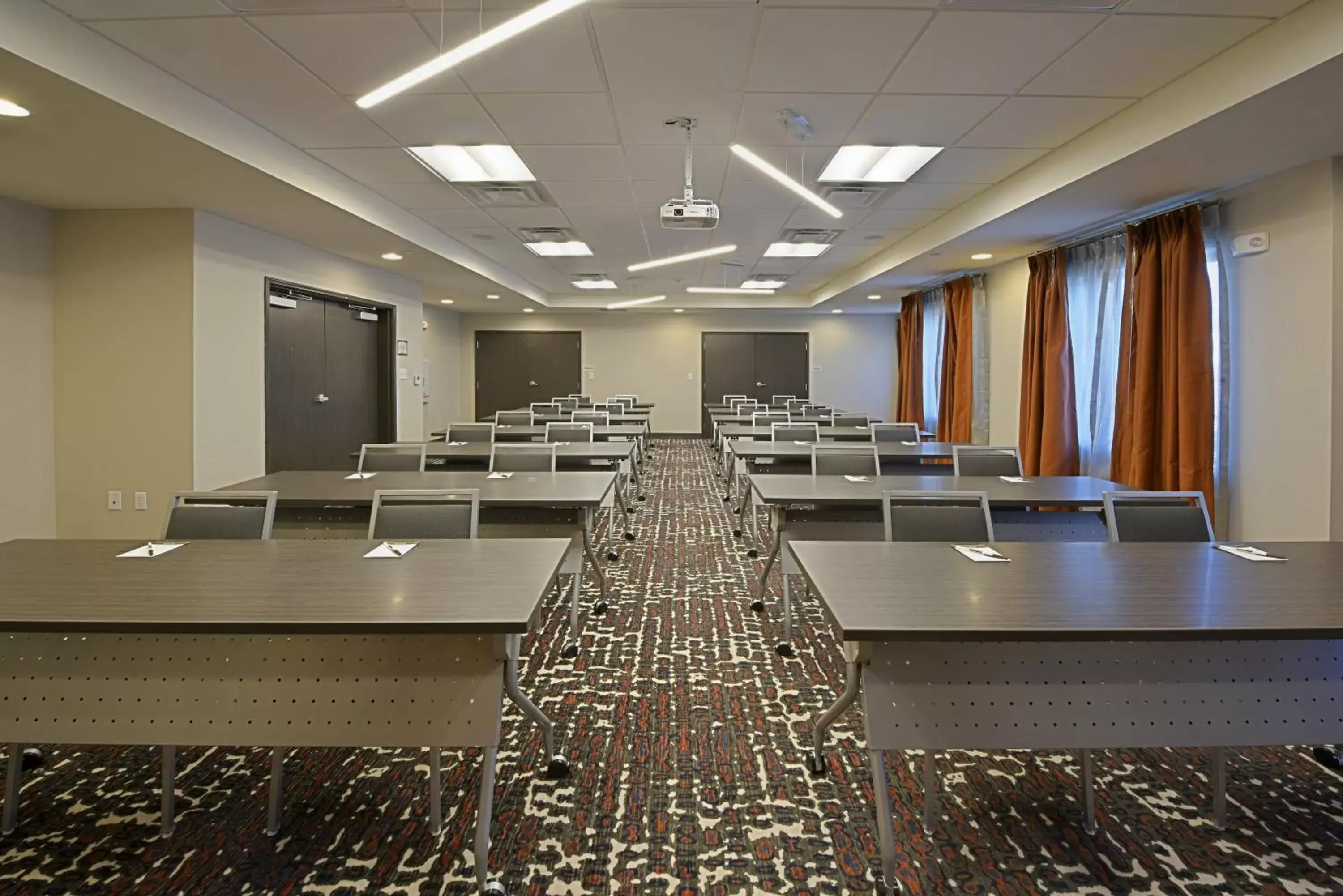 Meeting/conference room in Staybridge Suites - Little Rock - Medical Center, an IHG Hotel