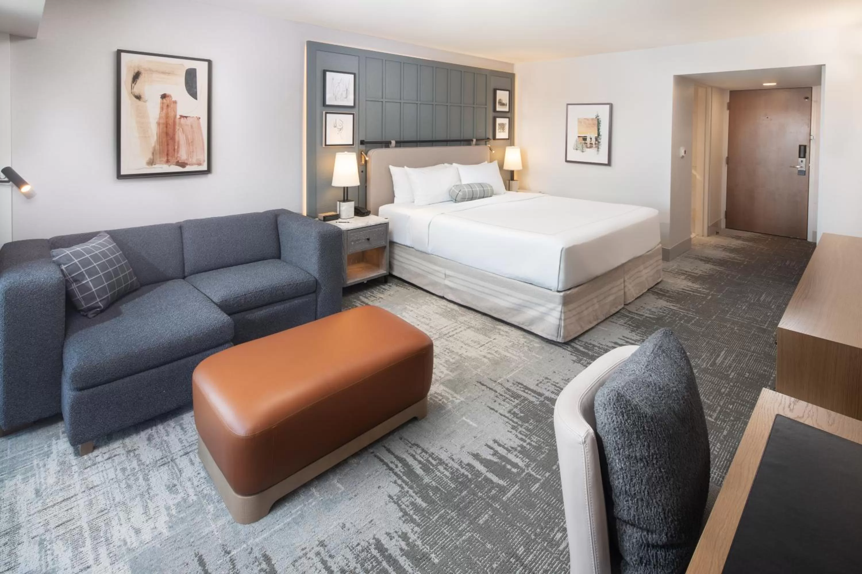 Photo of the whole room, Bed in Grand Geneva Resort and Spa