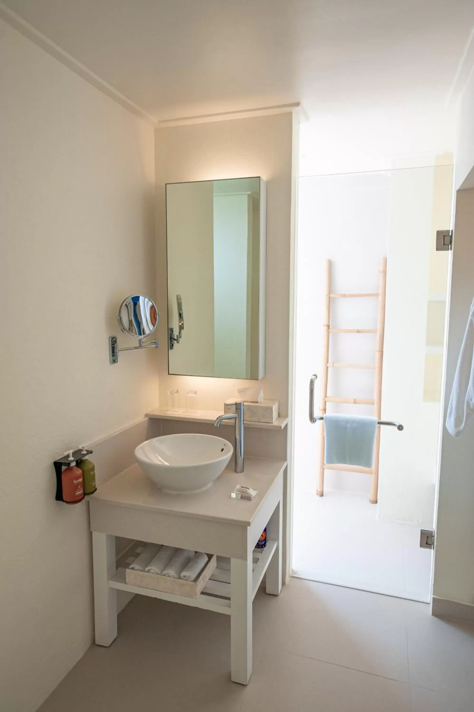 Shower, Bathroom in Holiday Inn Resort Kandooma Maldives - Kids Stay & Eat Free