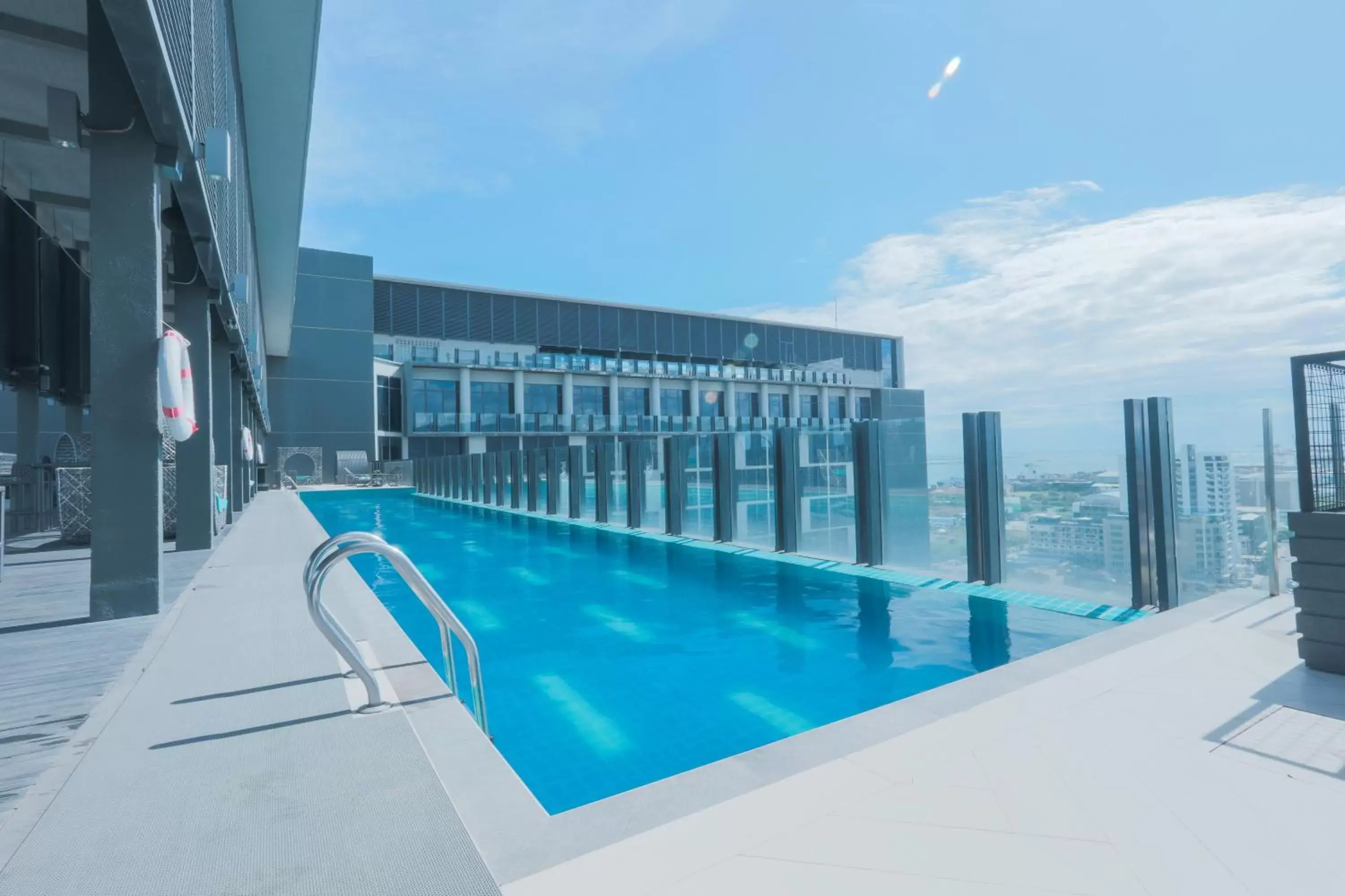 Bird's eye view, Swimming Pool in bai Hotel Cebu