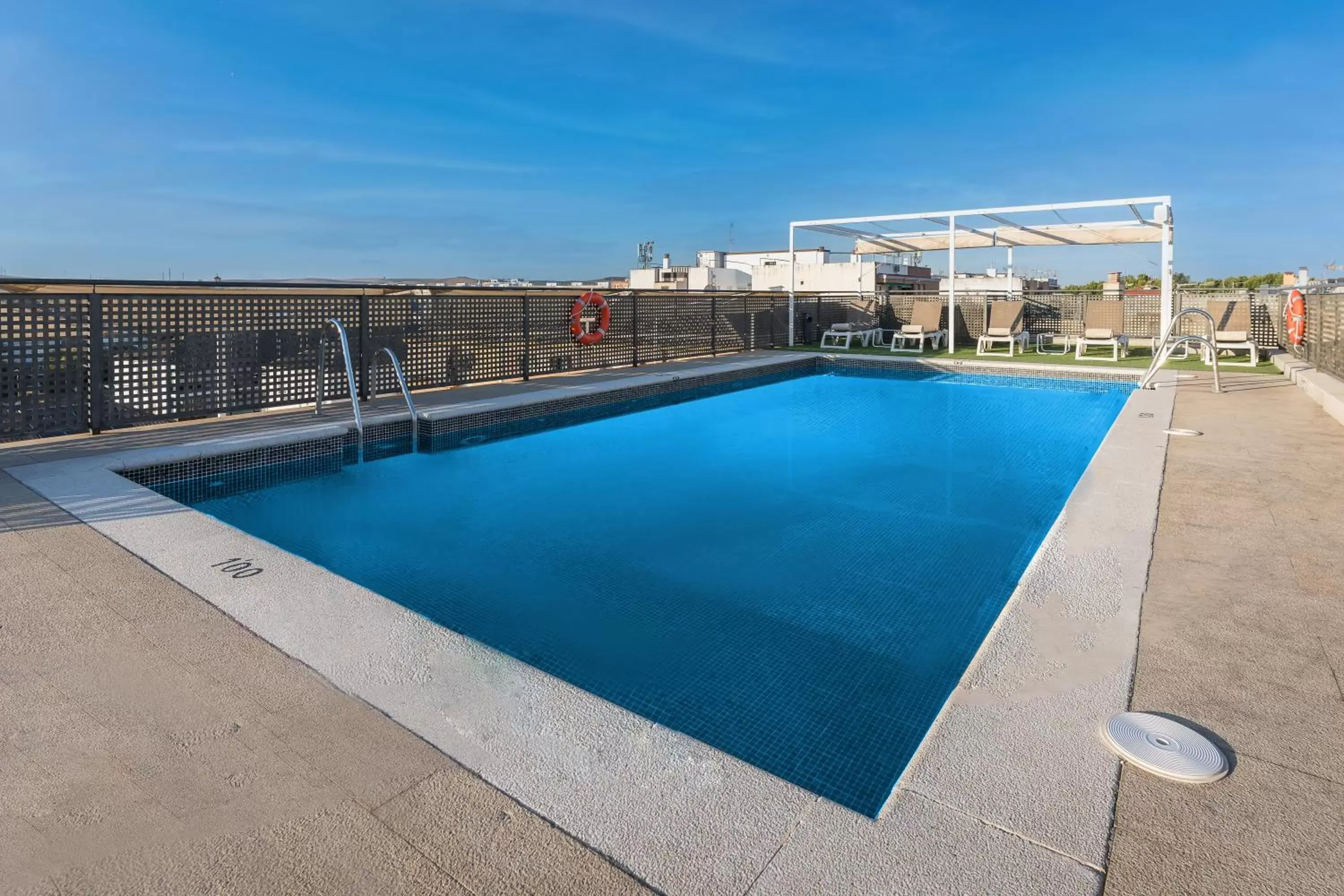 Solarium, Swimming Pool in Hesperia Córdoba