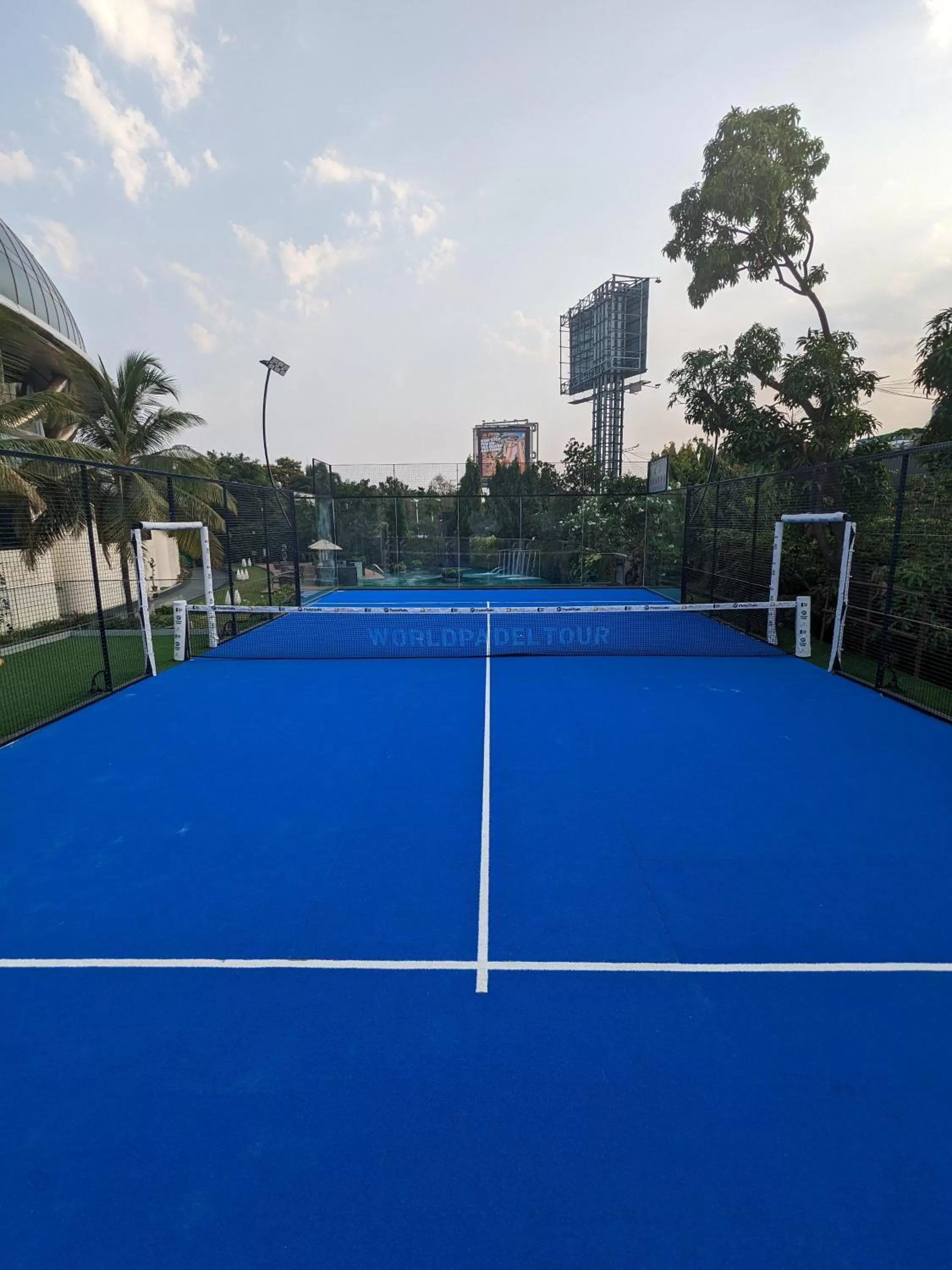 Tennis court in Hotel Sahara Star