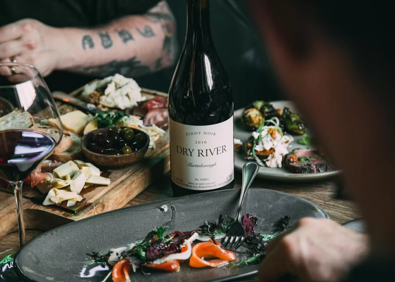 Restaurant/places to eat in King and Queen Hotel Suites