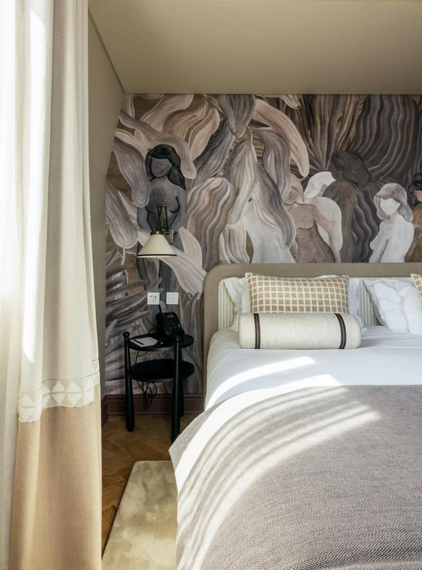 Deluxe Room in Hospes Infante Sagres Porto - Small Luxury Hotels Of The World Deluxe Room in Hospes Infante Sagres Porto - Small Luxury Hotels Of The World