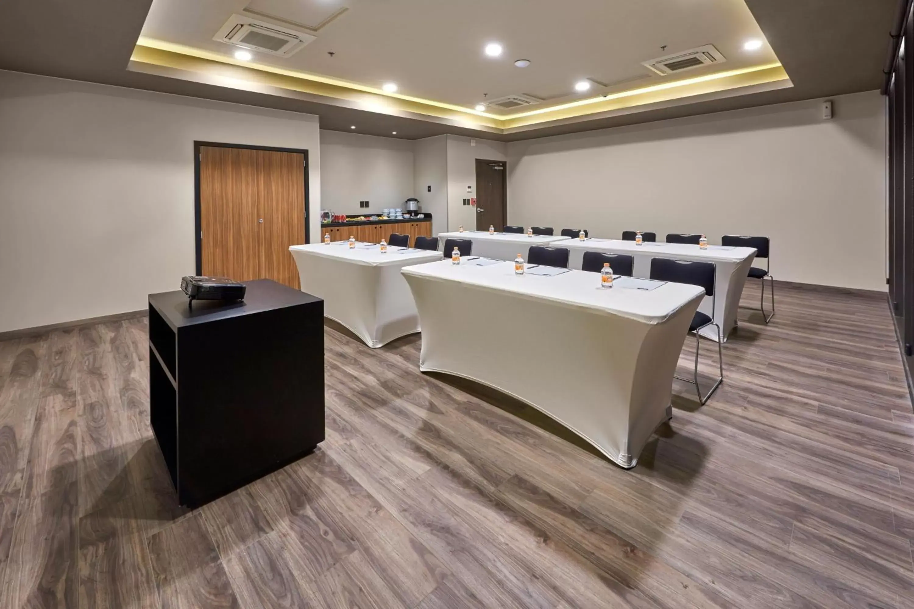 Meeting/conference room in City Express Plus by Marriott Merida