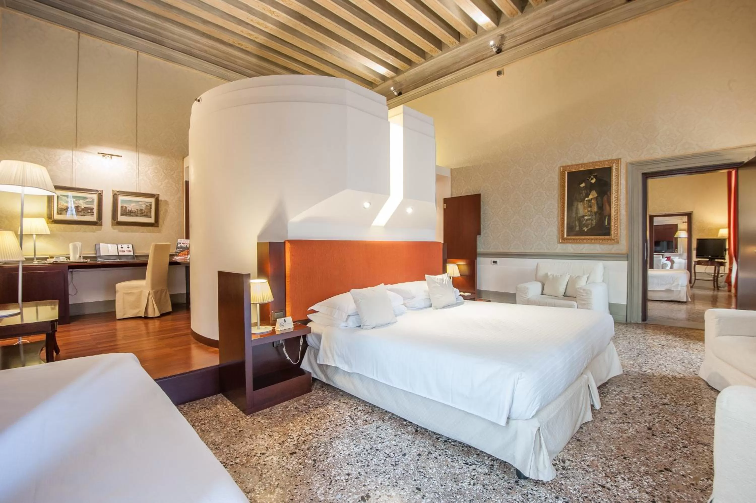 Photo of the whole room, Bed in Ruzzini Palace Hotel