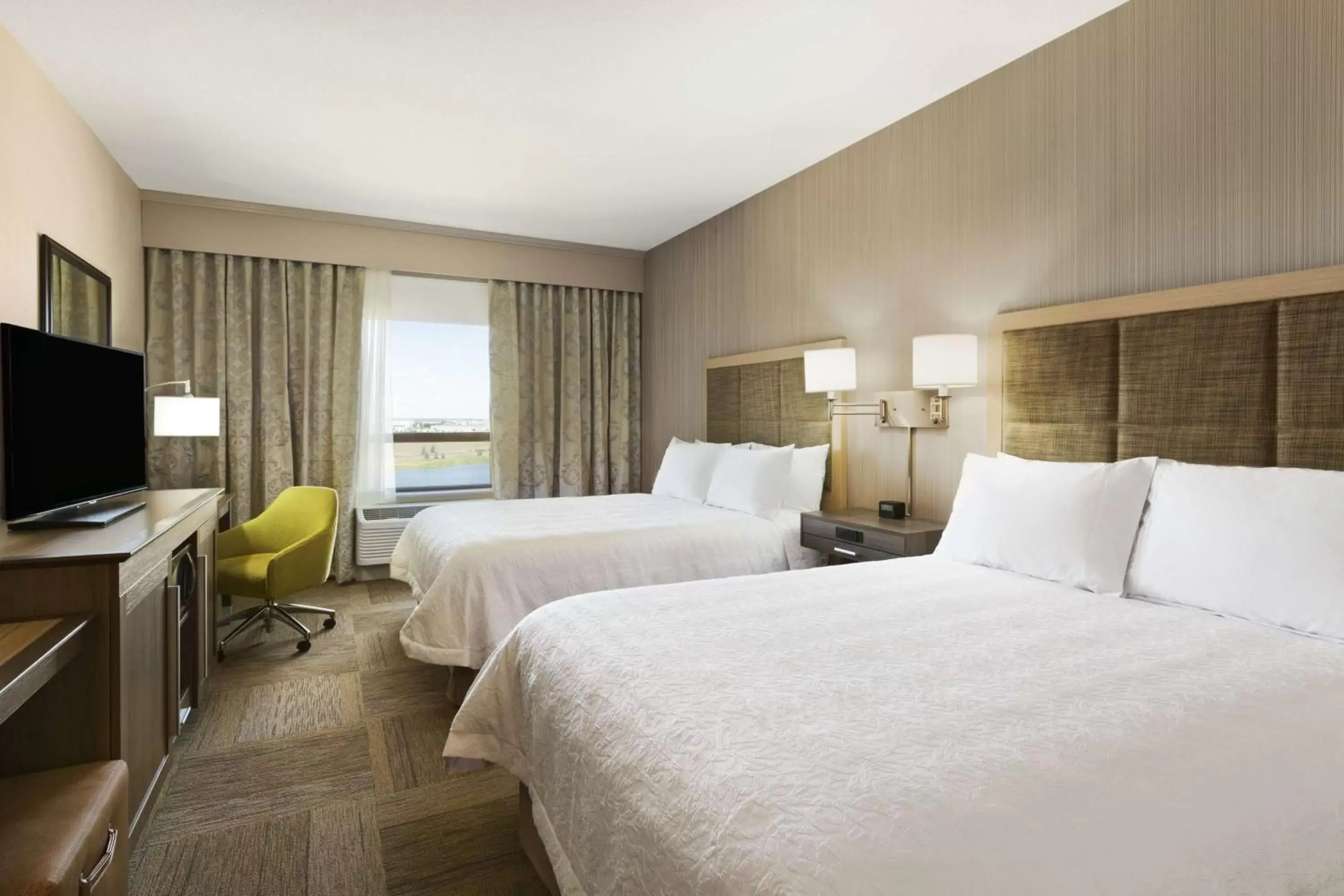 Bedroom, Bed in Hampton Inn by Hilton Edmonton/Sherwood Park