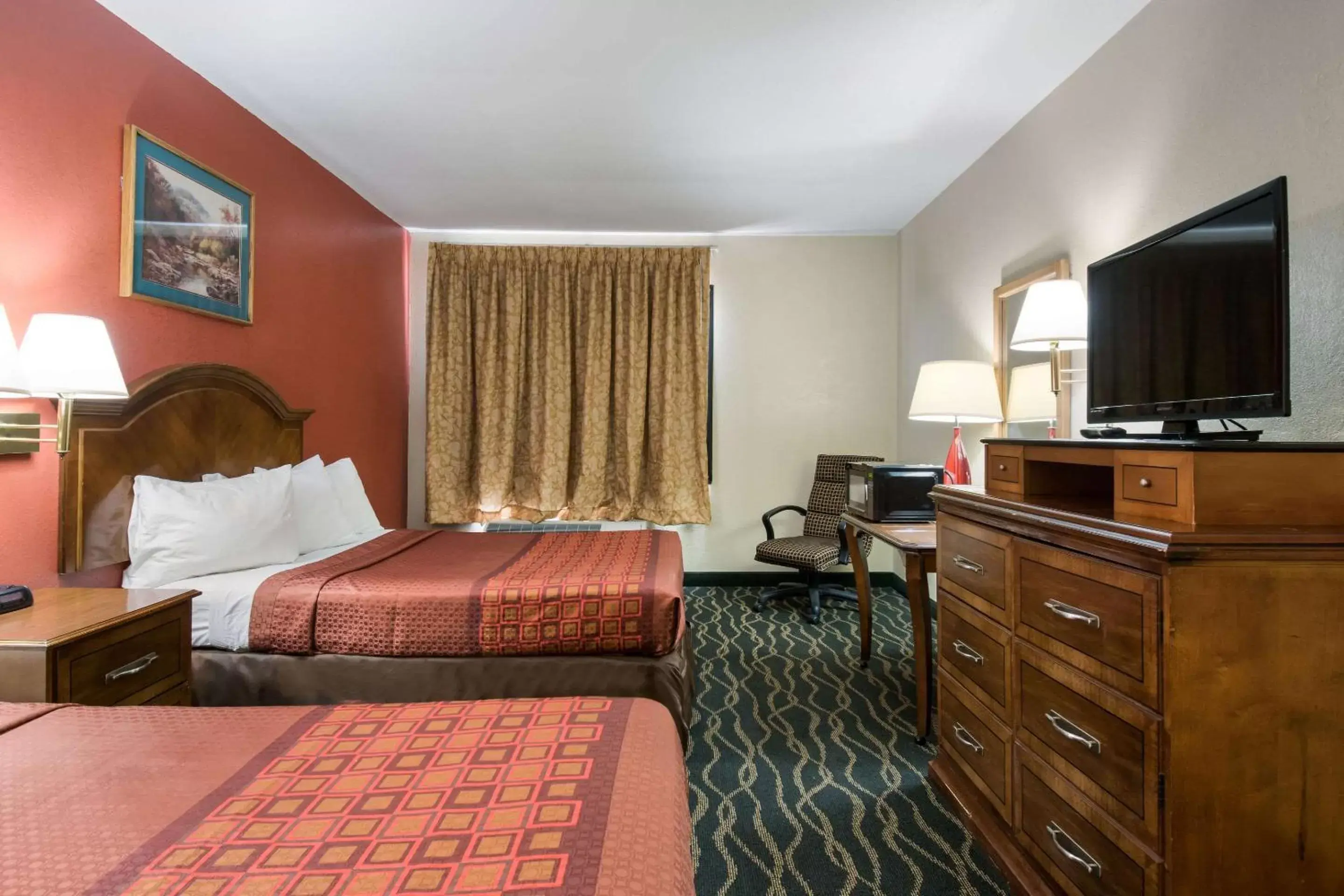 Photo of the whole room, Bed in Rodeway Inn Wormleysburg – Harrisburg