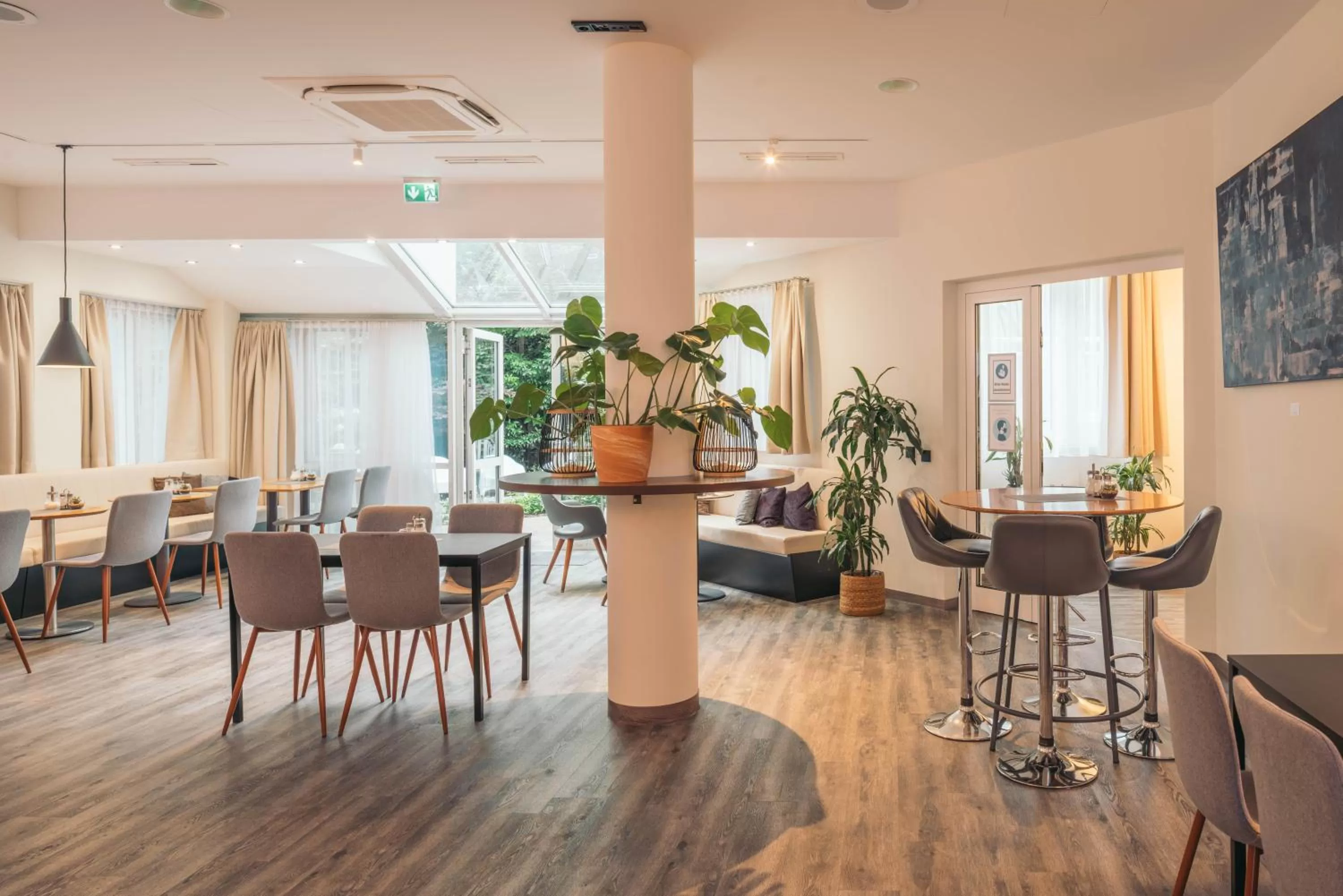 Restaurant/places to eat in AWA Hotel