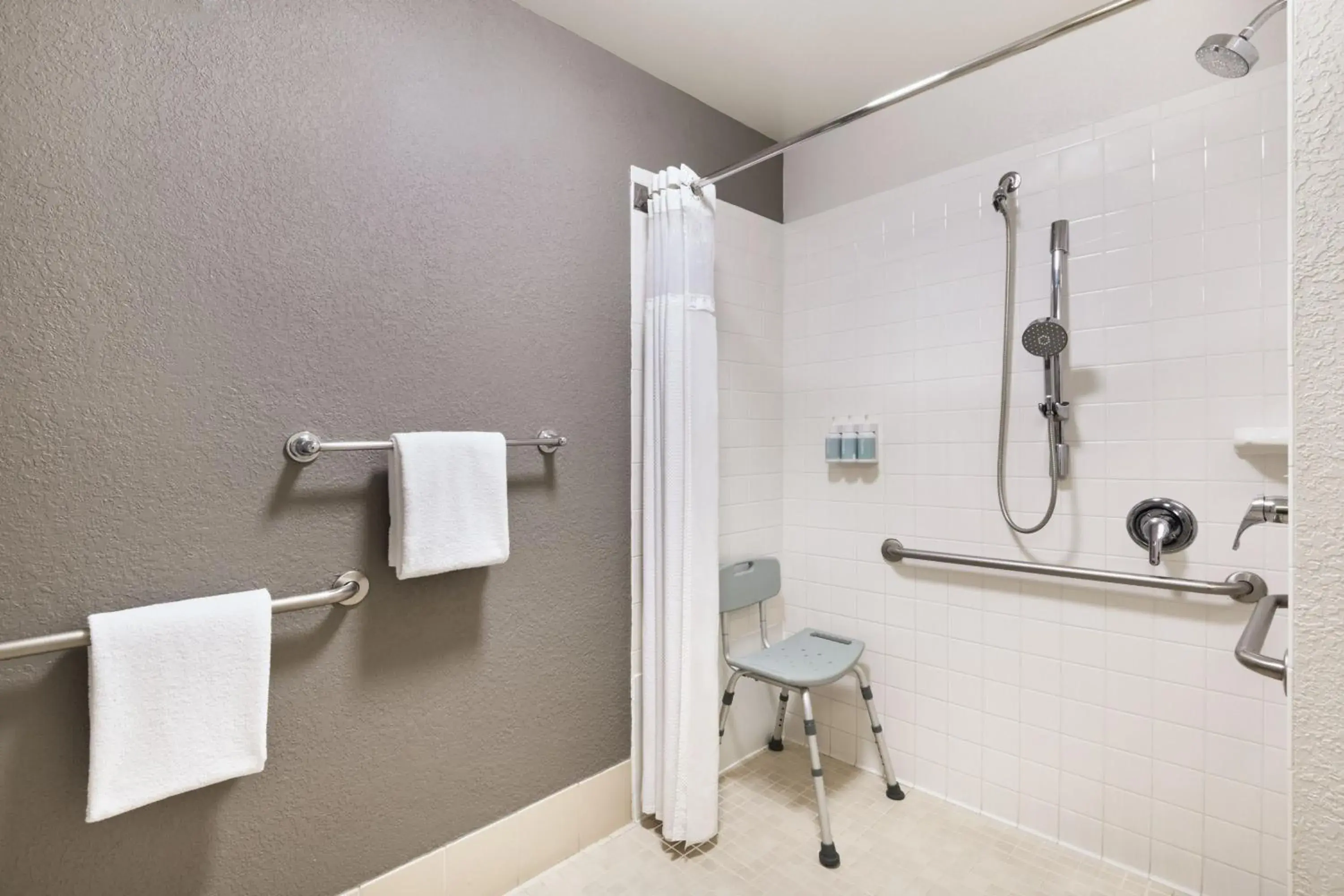 Bathroom in Courtyard by Marriott Daytona Beach Speedway/Airport