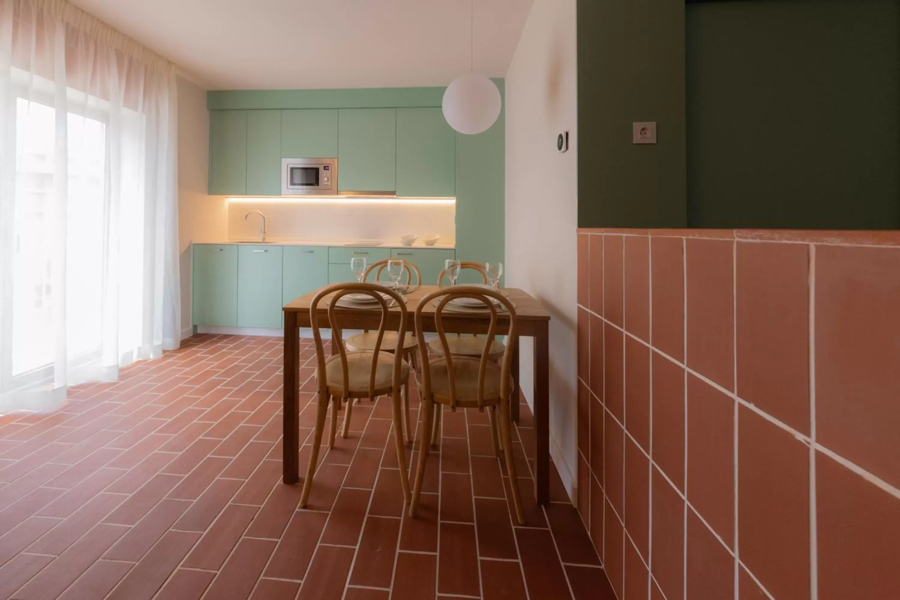 Kitchen or kitchenette, Dining Area in Terra Aurea Aparthotel