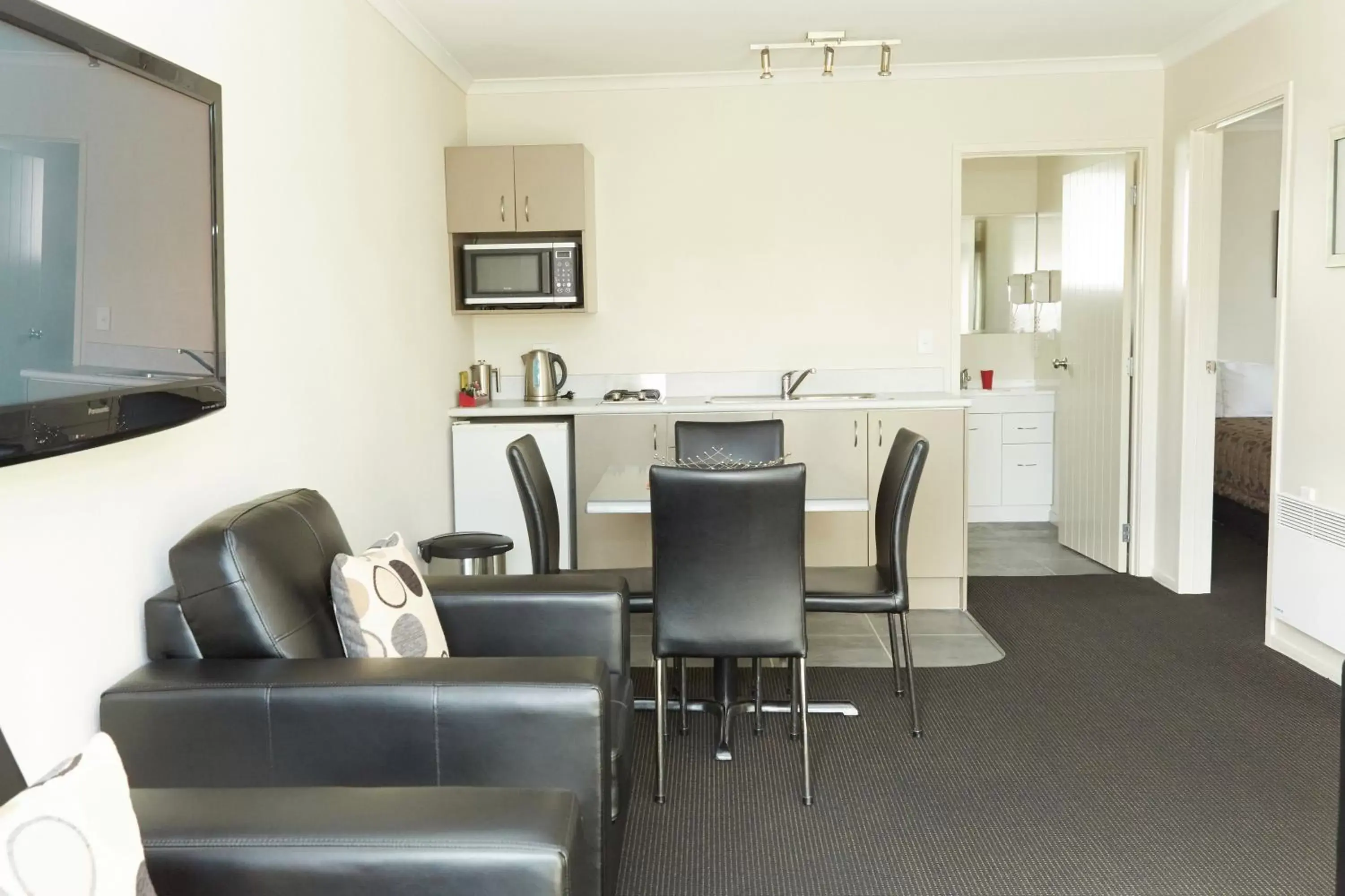 Seating Area in Admiral Court Motel & Apartments