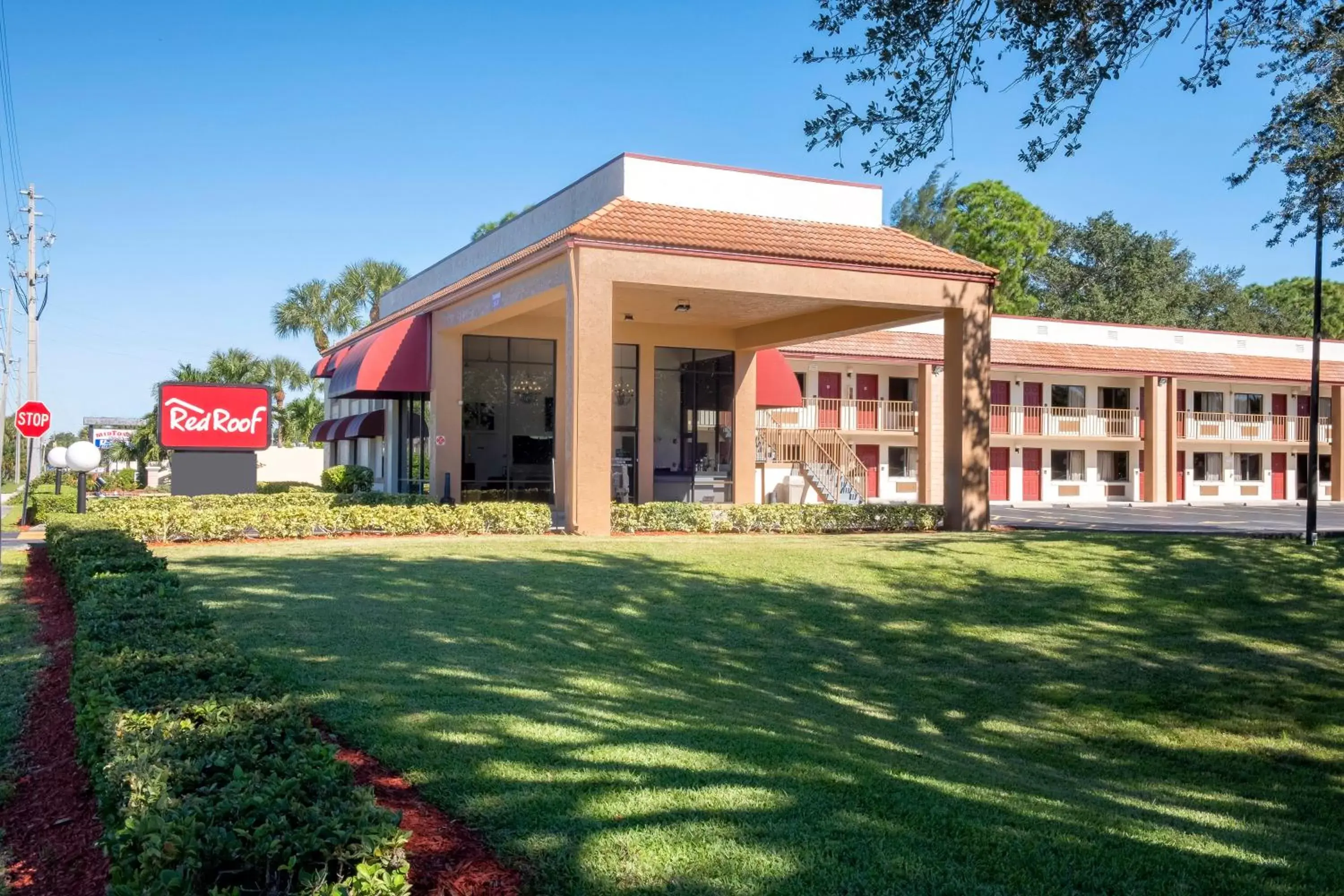 Property Building in Red Roof Inn Ft Pierce