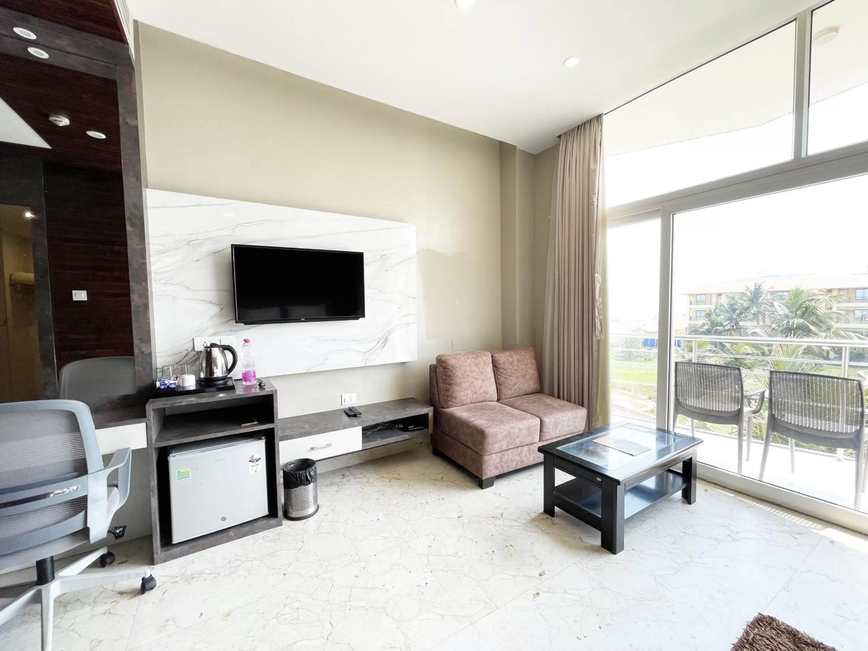 TV/Entertainment Center in Hotel TBS sea view ! Puri