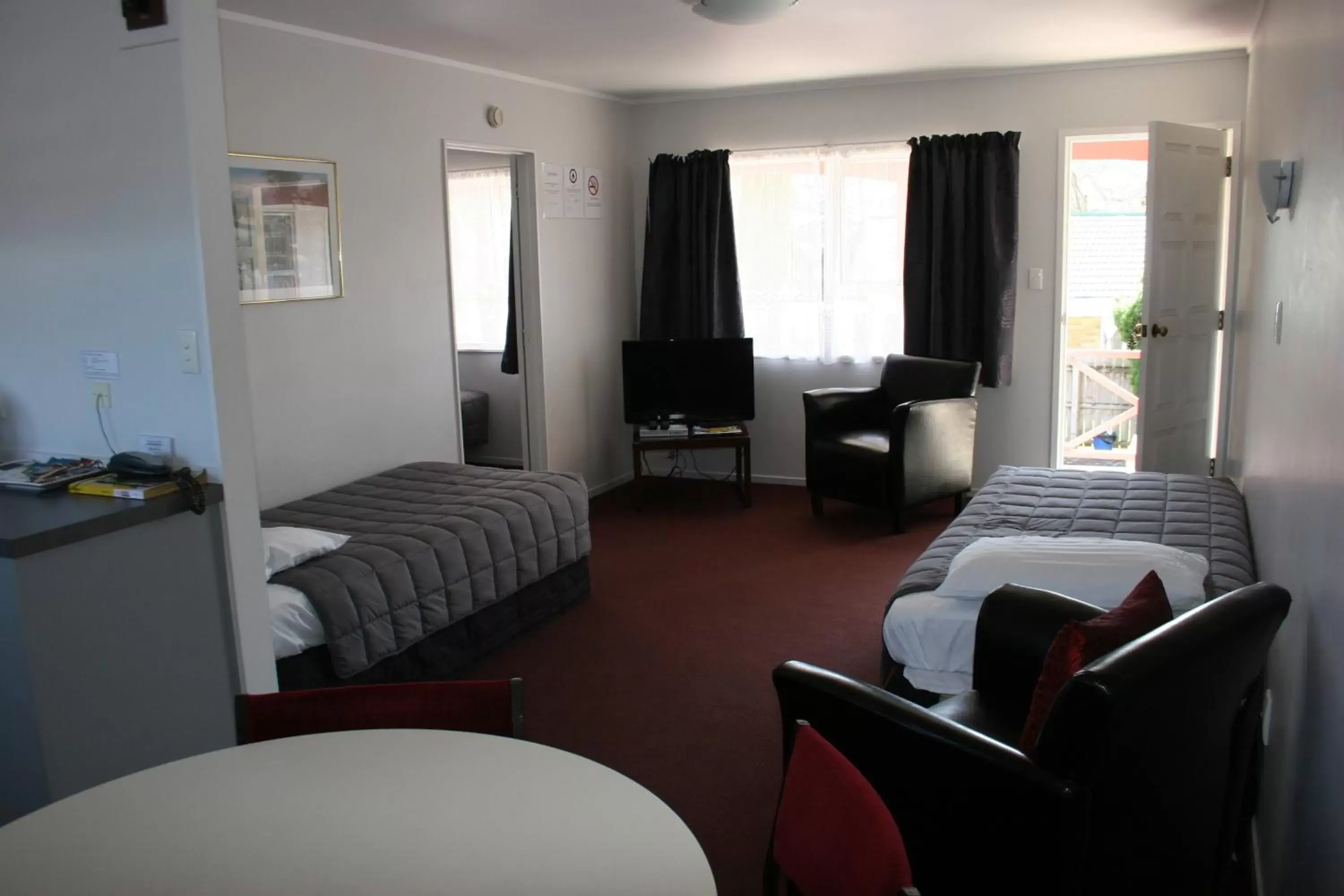 Day, Seating Area in Burgundy Rose Motel