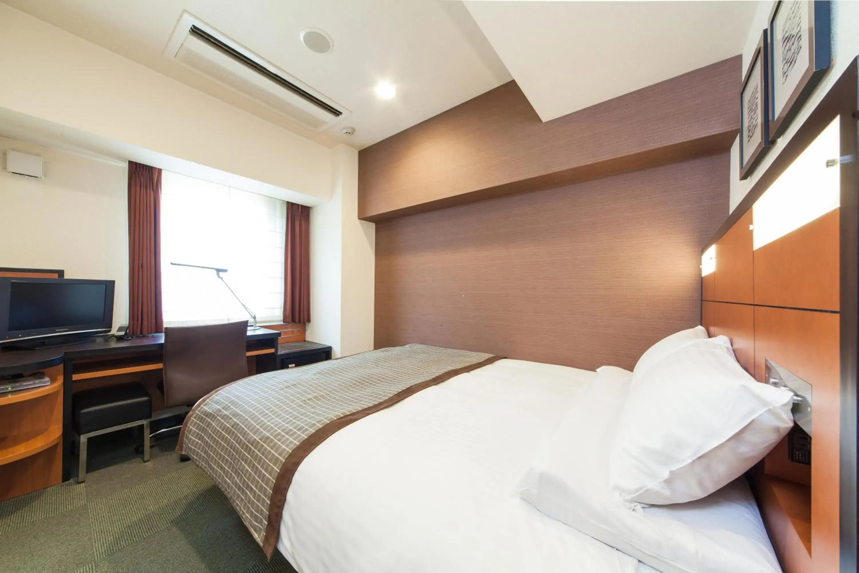 Photo of the whole room, Bed in HOTEL MYSTAYS Sakaisuji Honmachi Photo of the whole room, Bed in HOTEL MYSTAYS Sakaisuji Honmachi