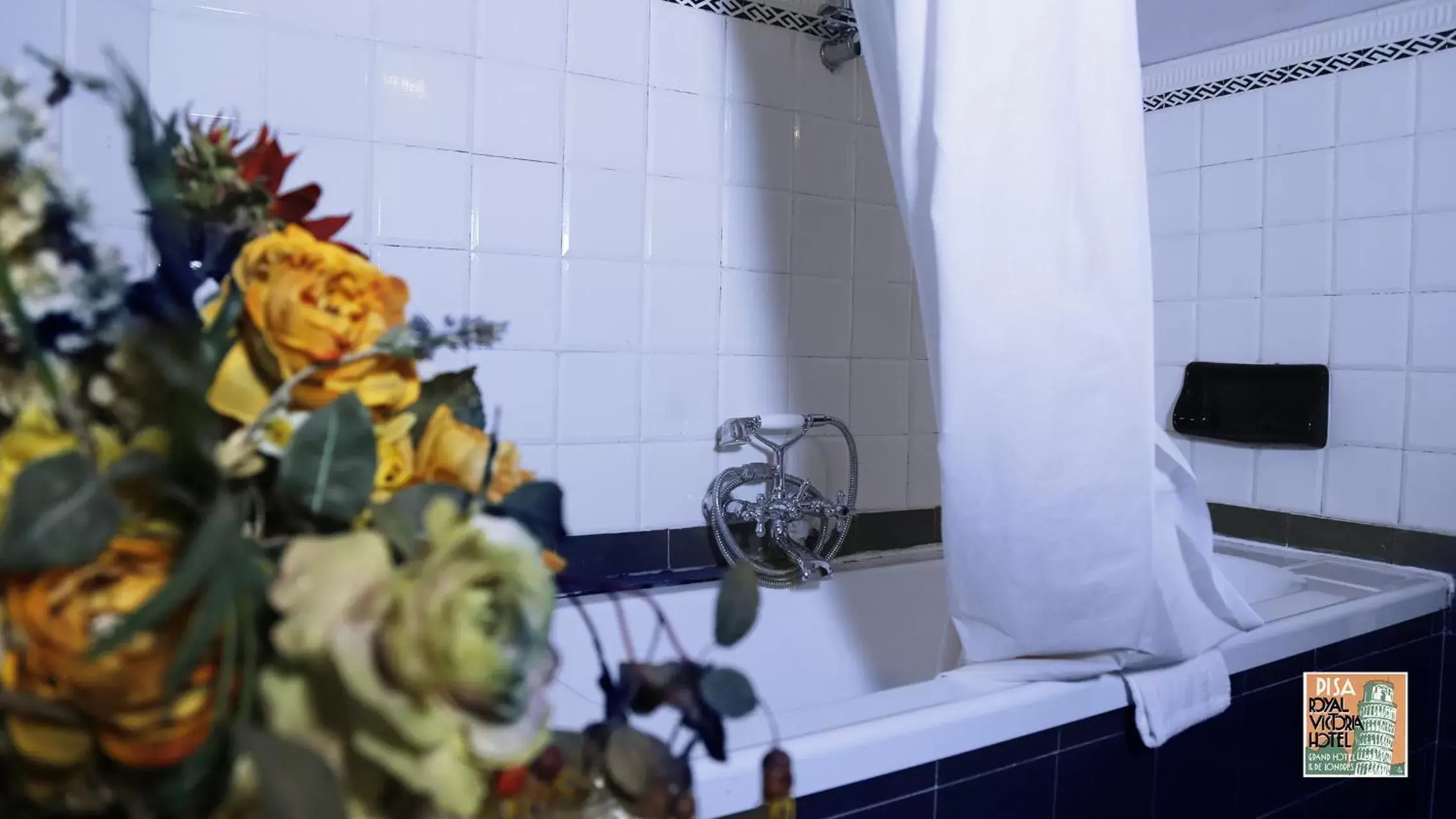 Bathroom in Royal Victoria Hotel