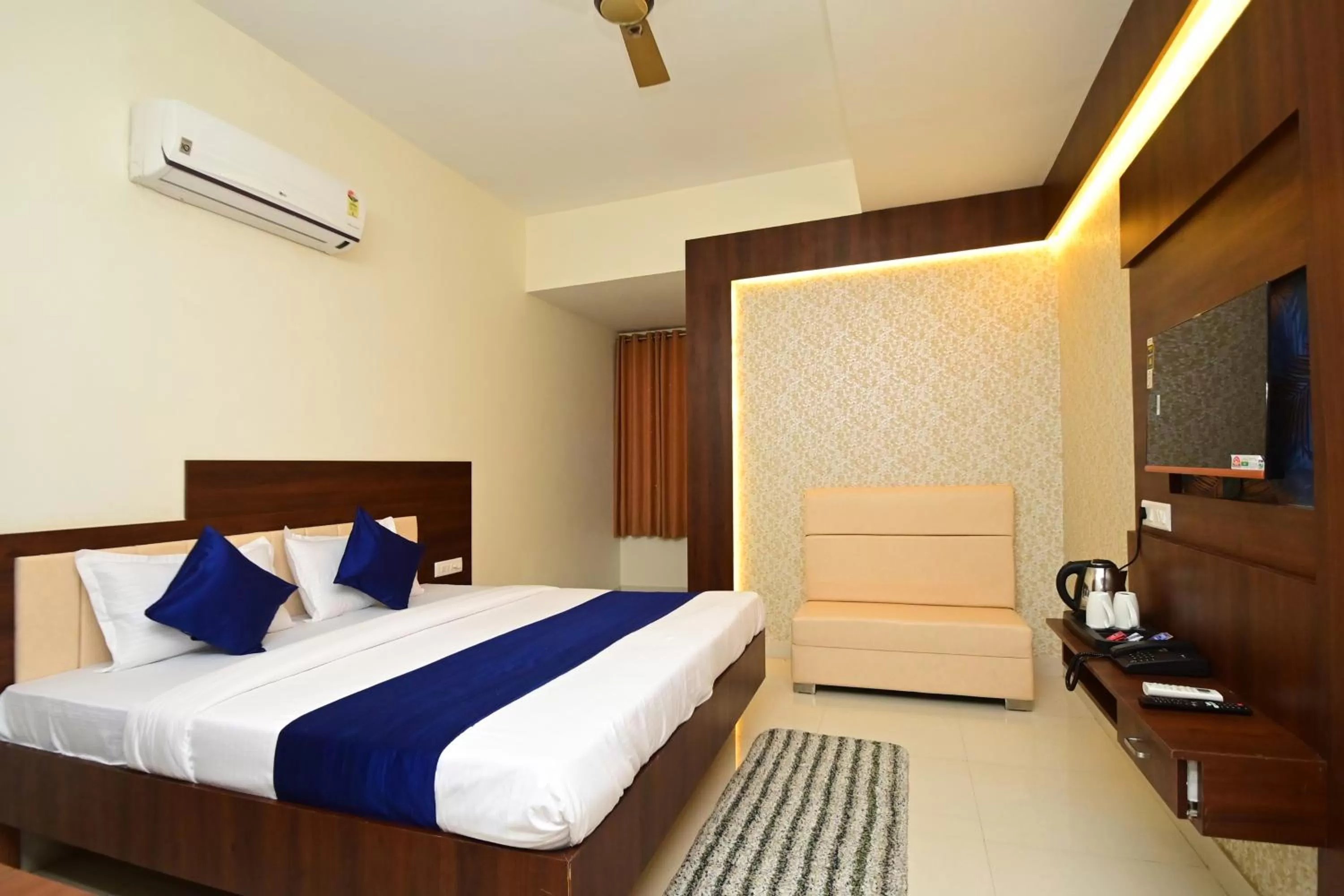 Photo of the whole room, Bed in Hotel Hallmark By THC Group