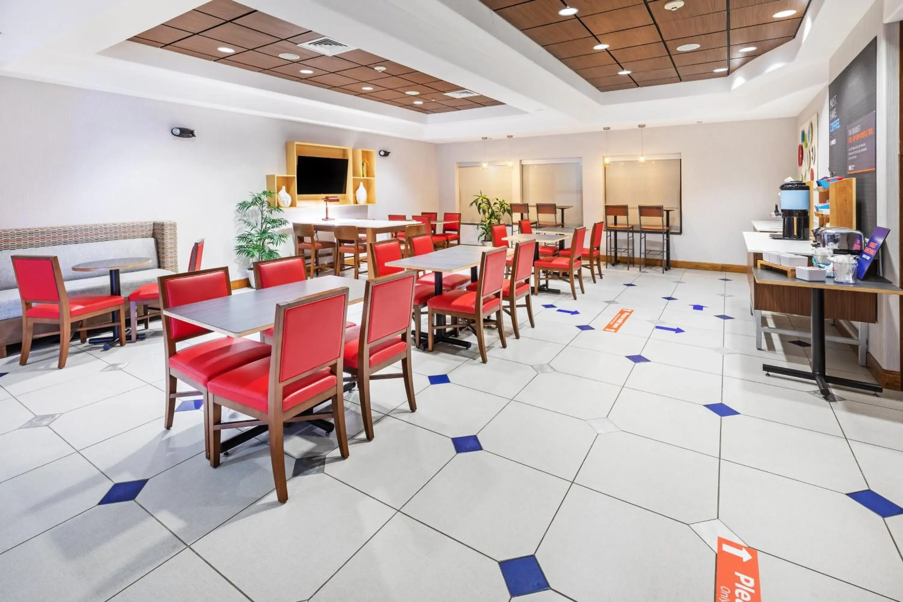 Breakfast in Holiday Inn Express Hotel & Suites Austin NE-Hutto by IHG Breakfast in Holiday Inn Express Hotel & Suites Austin NE-Hutto by IHG